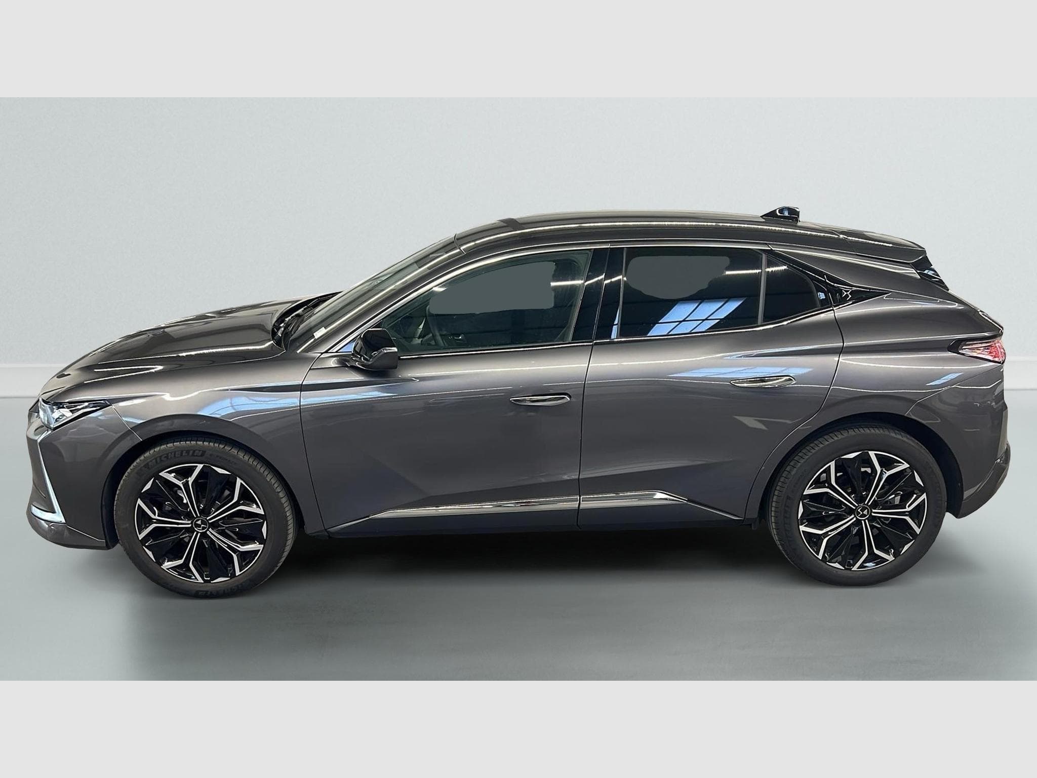 DS Automobiles DS4 BlueHDi 130 EAT8 Etoile - Alcantara (2024) - Photo 4