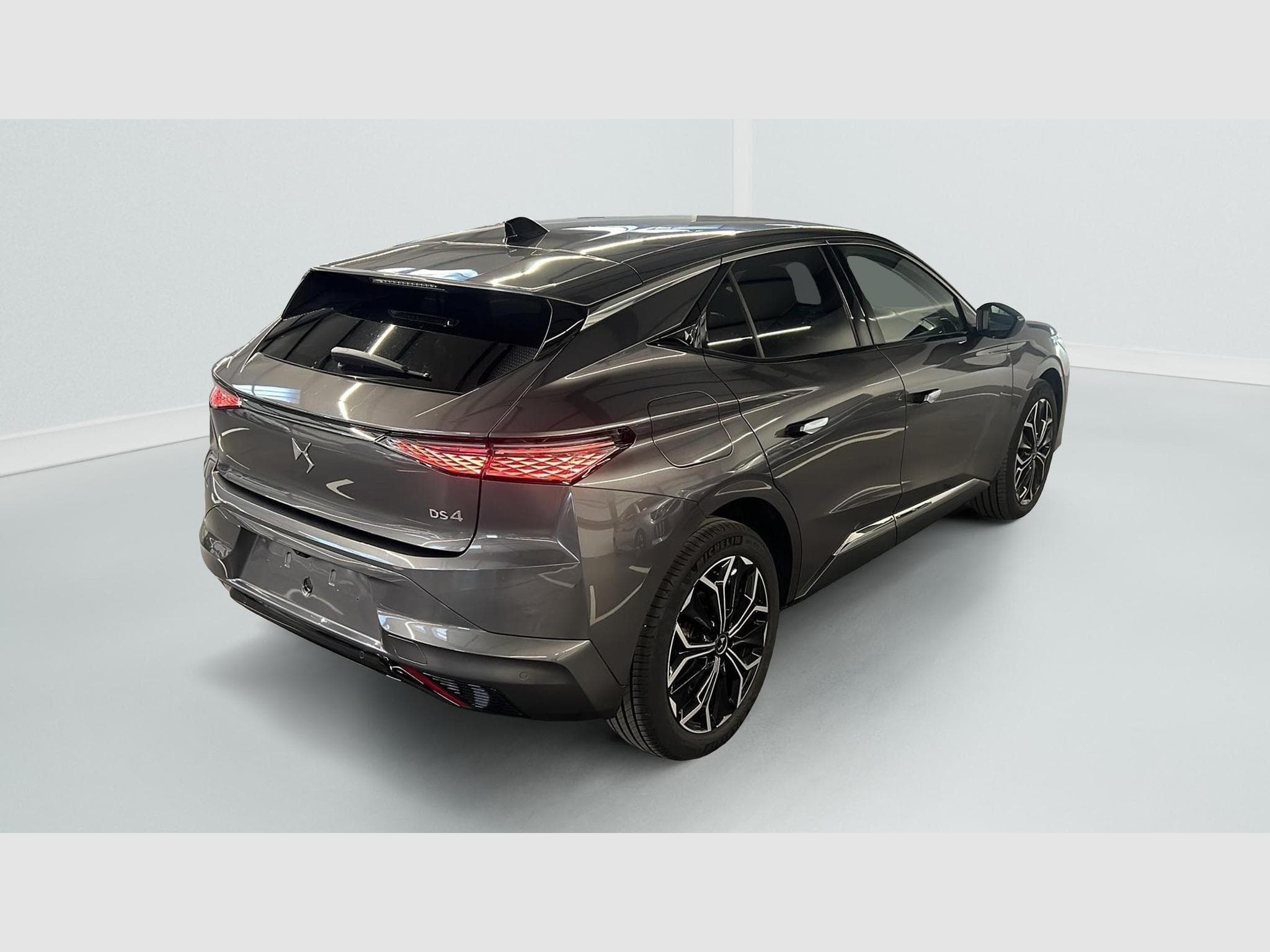DS Automobiles DS4 BlueHDi 130 EAT8 Etoile - Alcantara (2024) - Photo 7