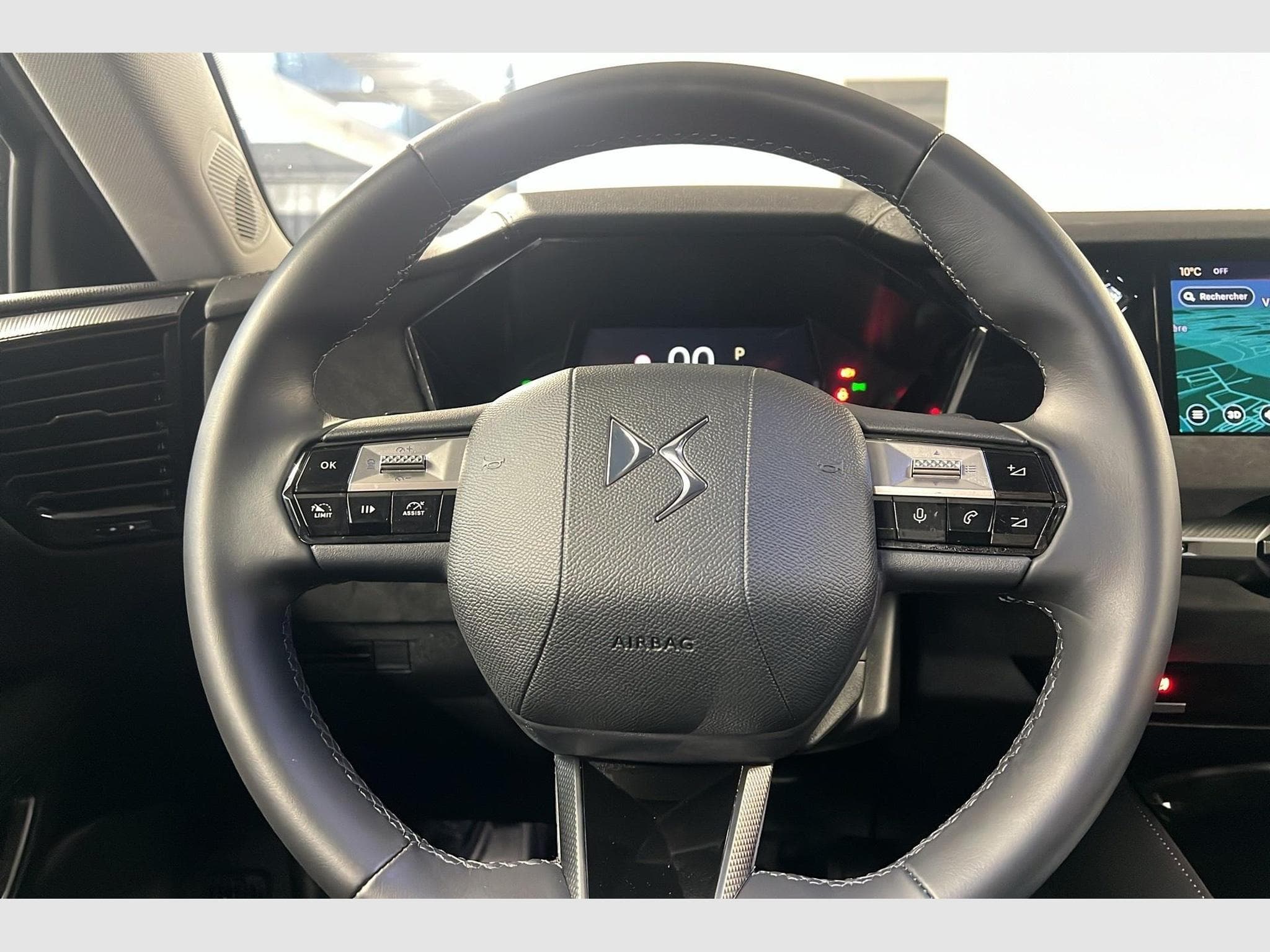 DS Automobiles DS4 BlueHDi 130 EAT8 Etoile - Alcantara (2024) - Photo 14