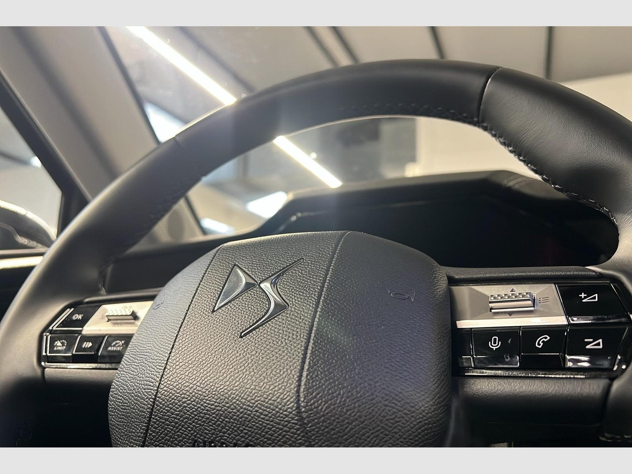 DS Automobiles DS4 BlueHDi 130 EAT8 Etoile - Alcantara (2024) - Photo 15