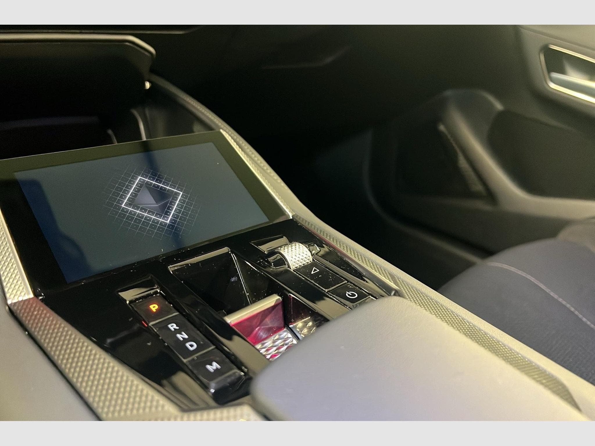 DS Automobiles DS4 BlueHDi 130 EAT8 Etoile - Alcantara (2024) - Photo 16