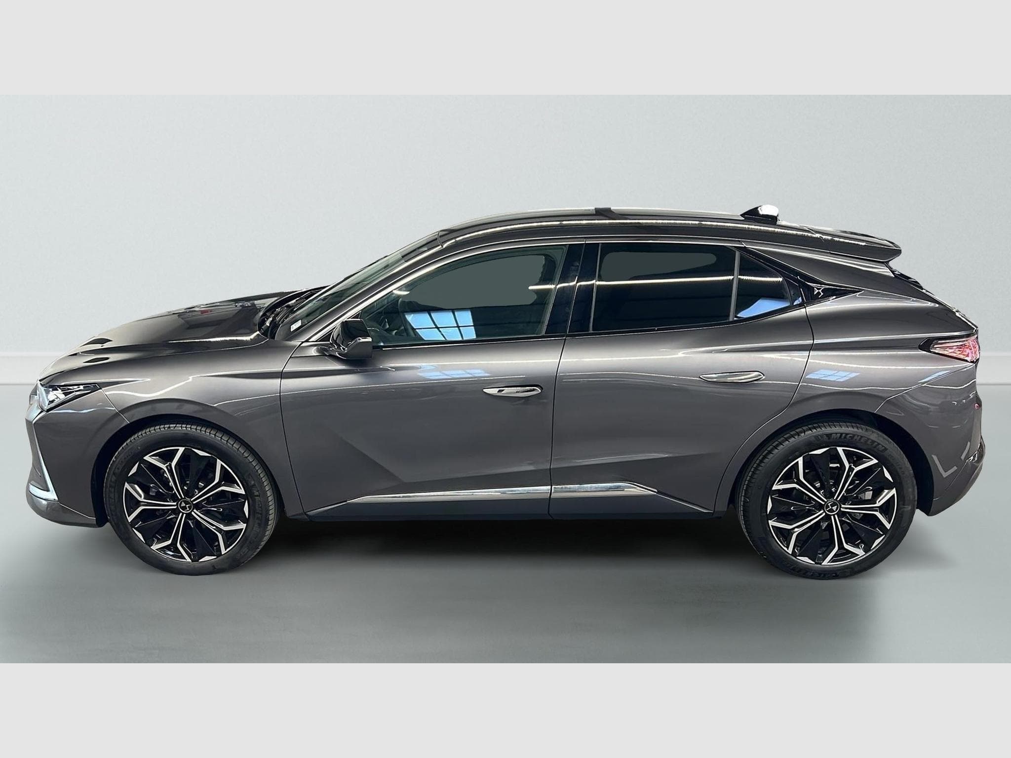 DS Automobiles DS4 BlueHDi 130 EAT8 Etoile - Alcantara (2024) - Photo 4