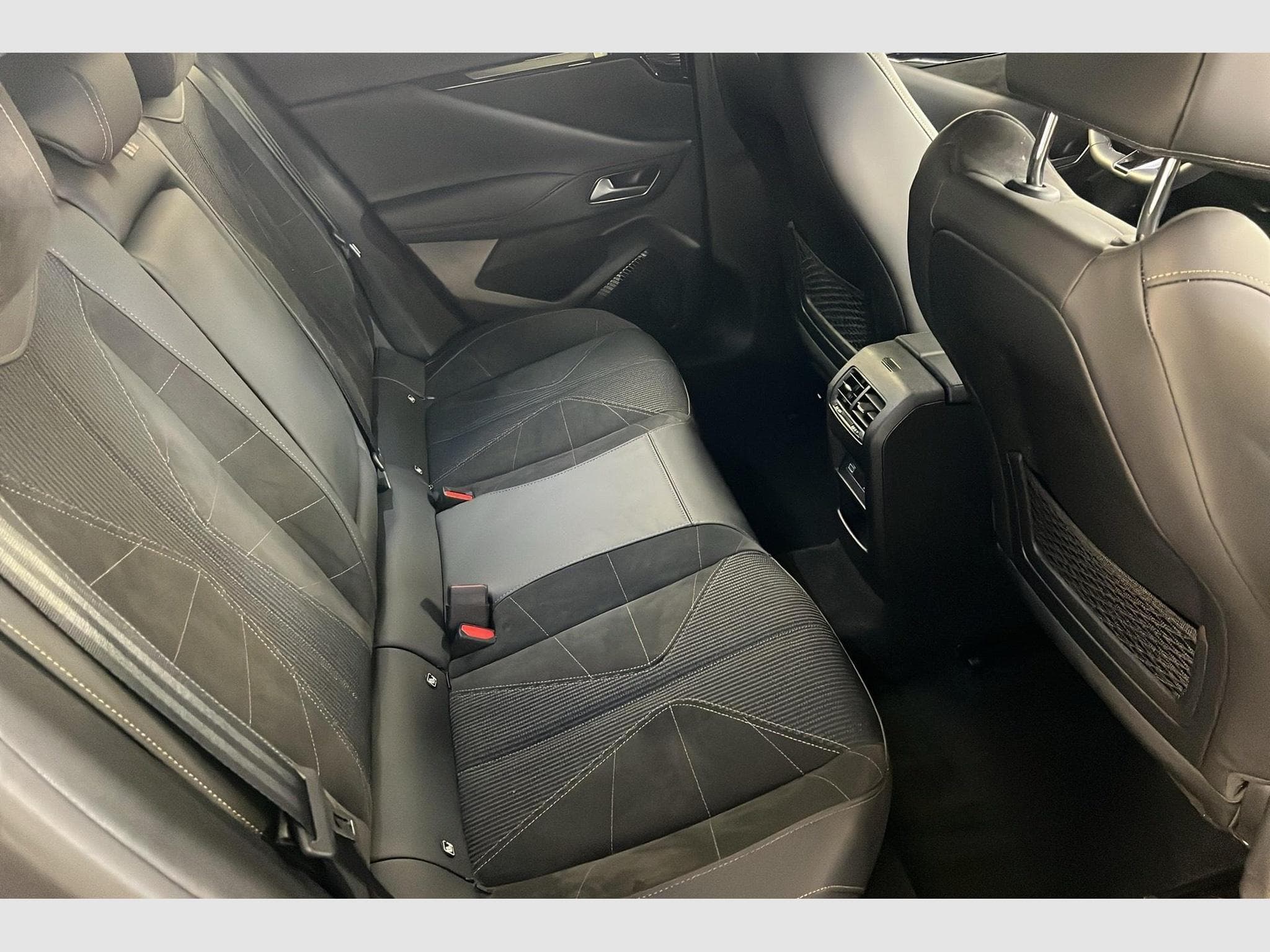 DS Automobiles DS4 BlueHDi 130 EAT8 Etoile - Alcantara (2024) - Photo 10
