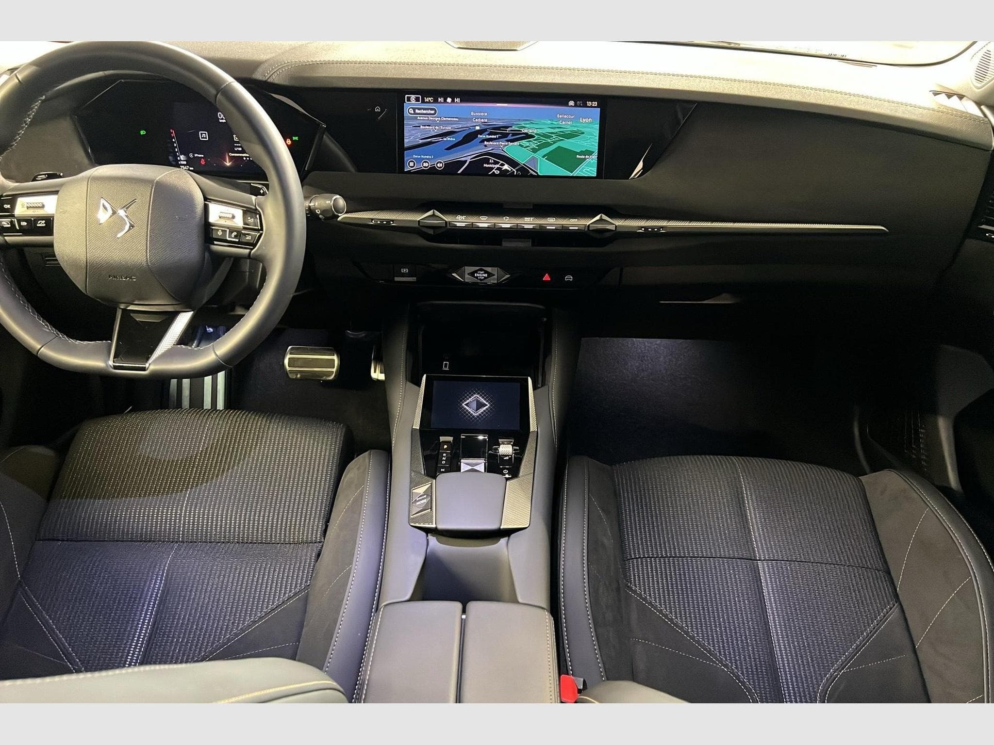 DS Automobiles DS4 BlueHDi 130 EAT8 Etoile - Alcantara (2024) - Photo 12
