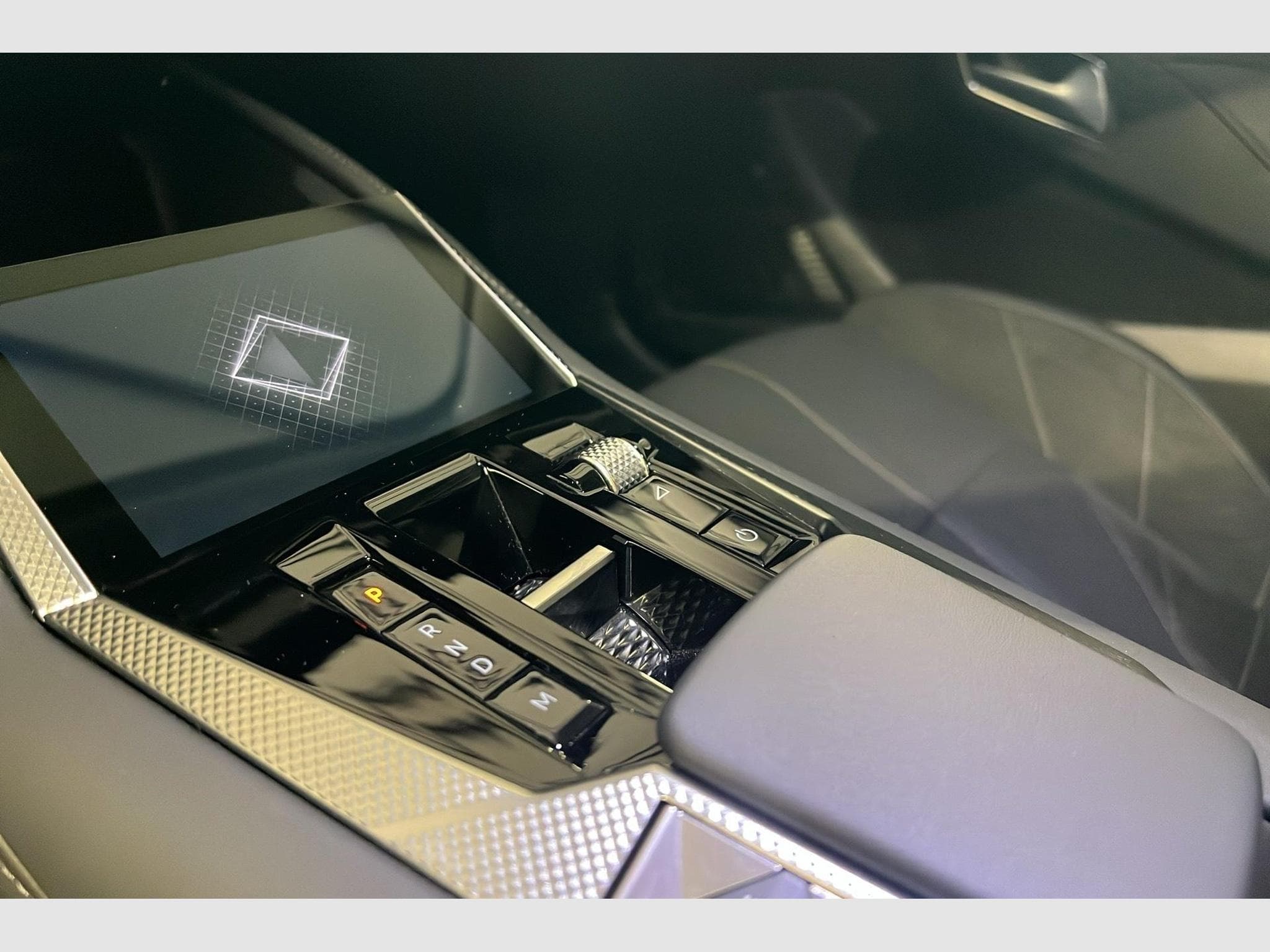 DS Automobiles DS4 BlueHDi 130 EAT8 Etoile - Alcantara (2024) - Photo 16