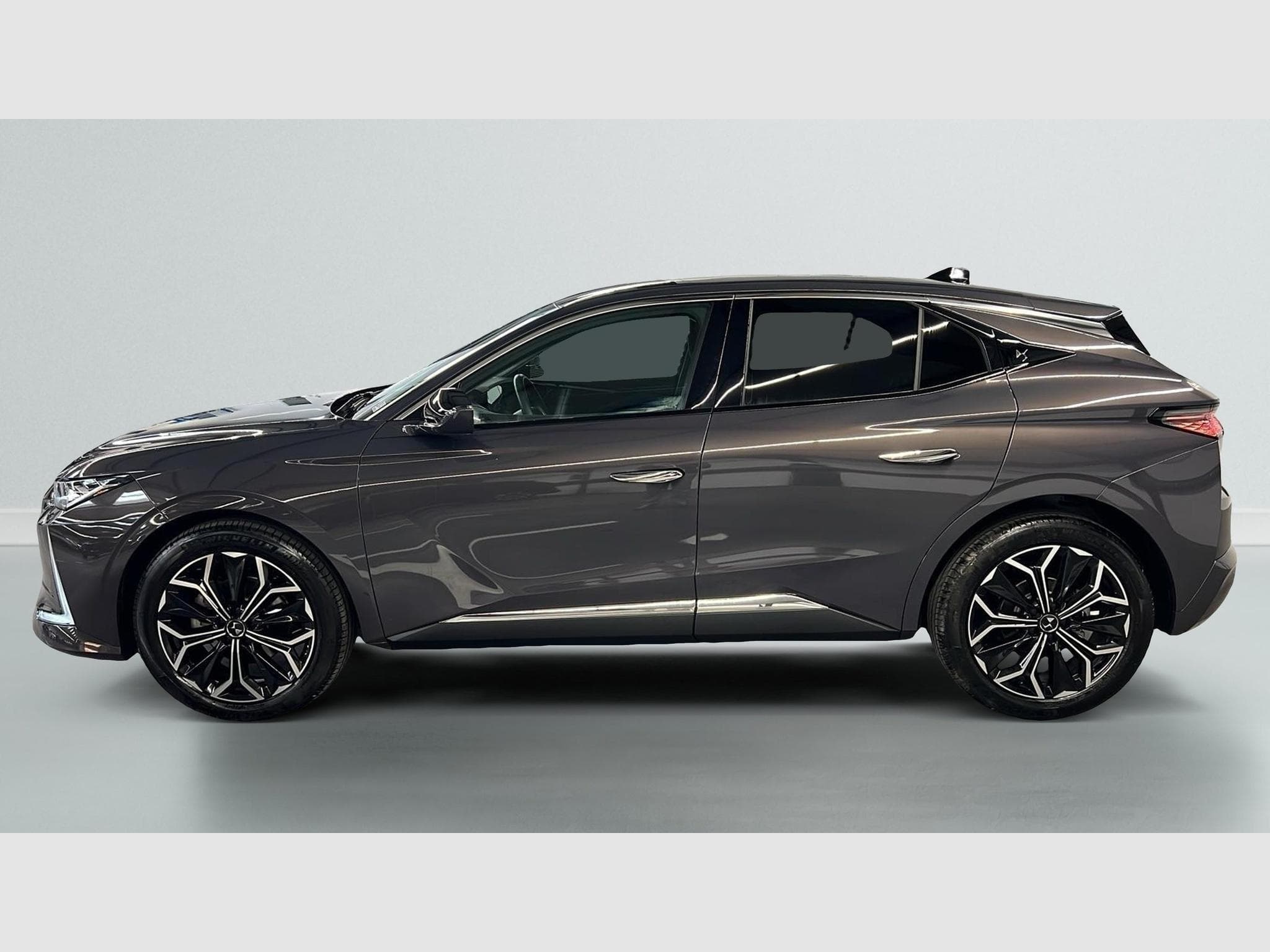 DS Automobiles DS4 BlueHDi 130 EAT8 Etoile - Alcantara (2024) - Photo 4