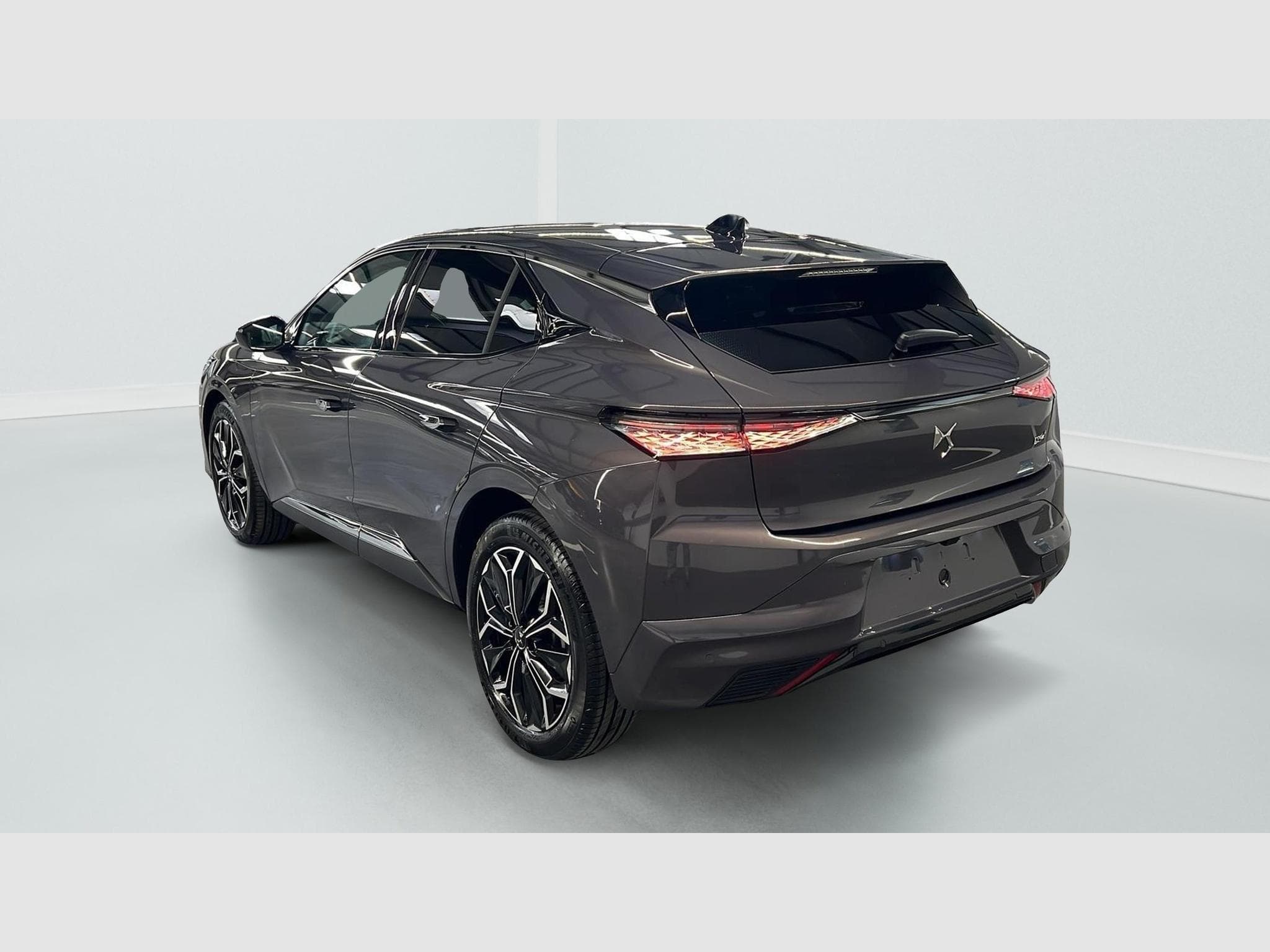 DS Automobiles DS4 BlueHDi 130 EAT8 Etoile - Alcantara (2024) - Photo 5