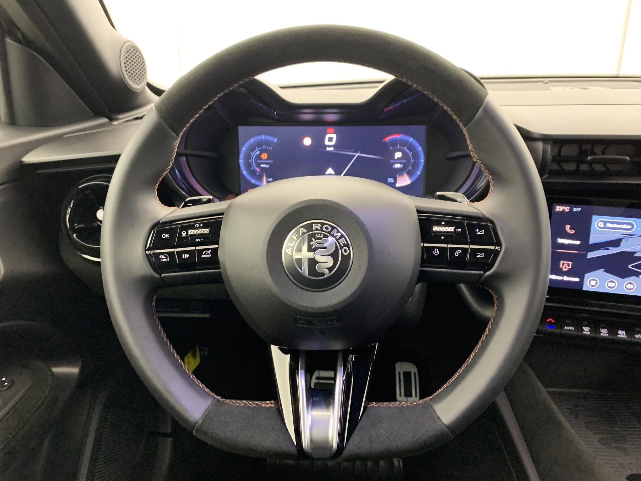 Alfa-Romeo Junior 1.2 Ibrida 145 ch eDCT6 Intensa (2026) - Foto 14