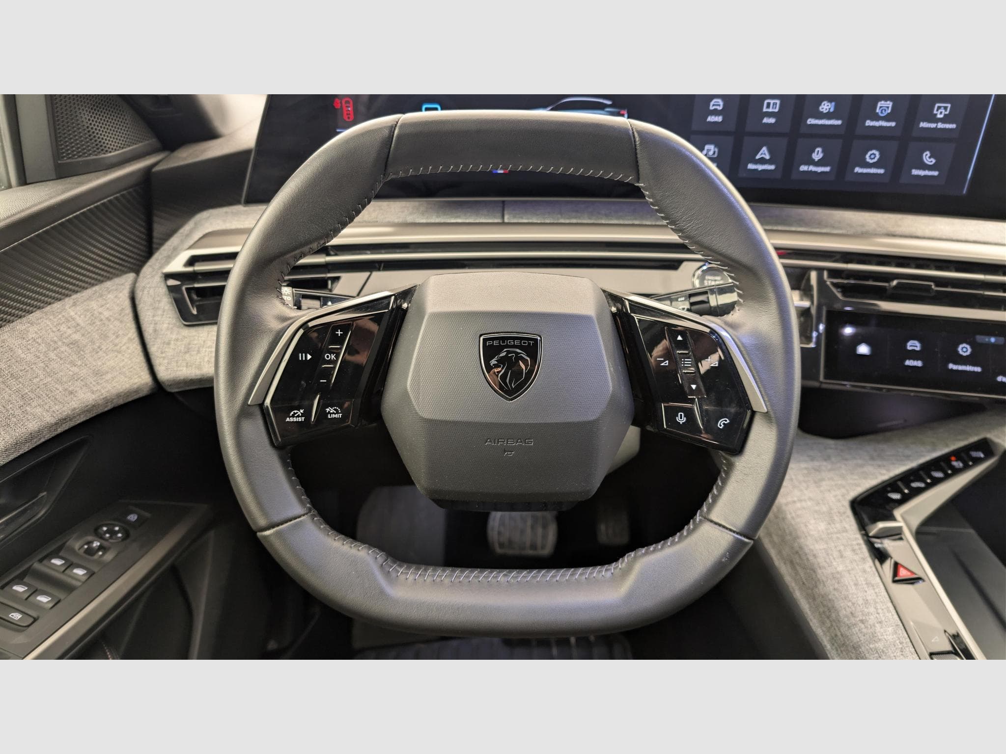 Peugeot 3008 Hybrid 136 e-DCS6 Allure (2024) - Photo 14