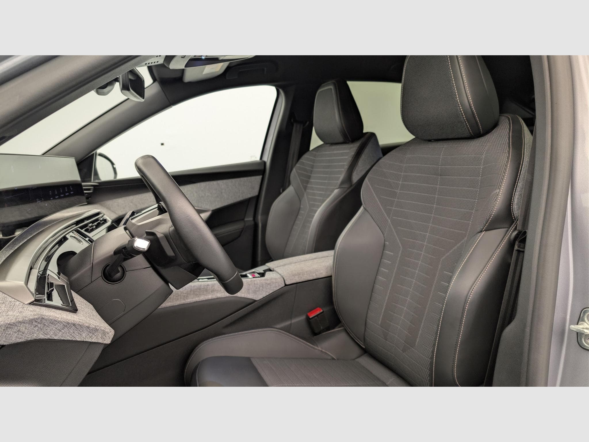 Peugeot 3008 Hybrid 136 e-DCS6 Allure (2024) - Photo 16