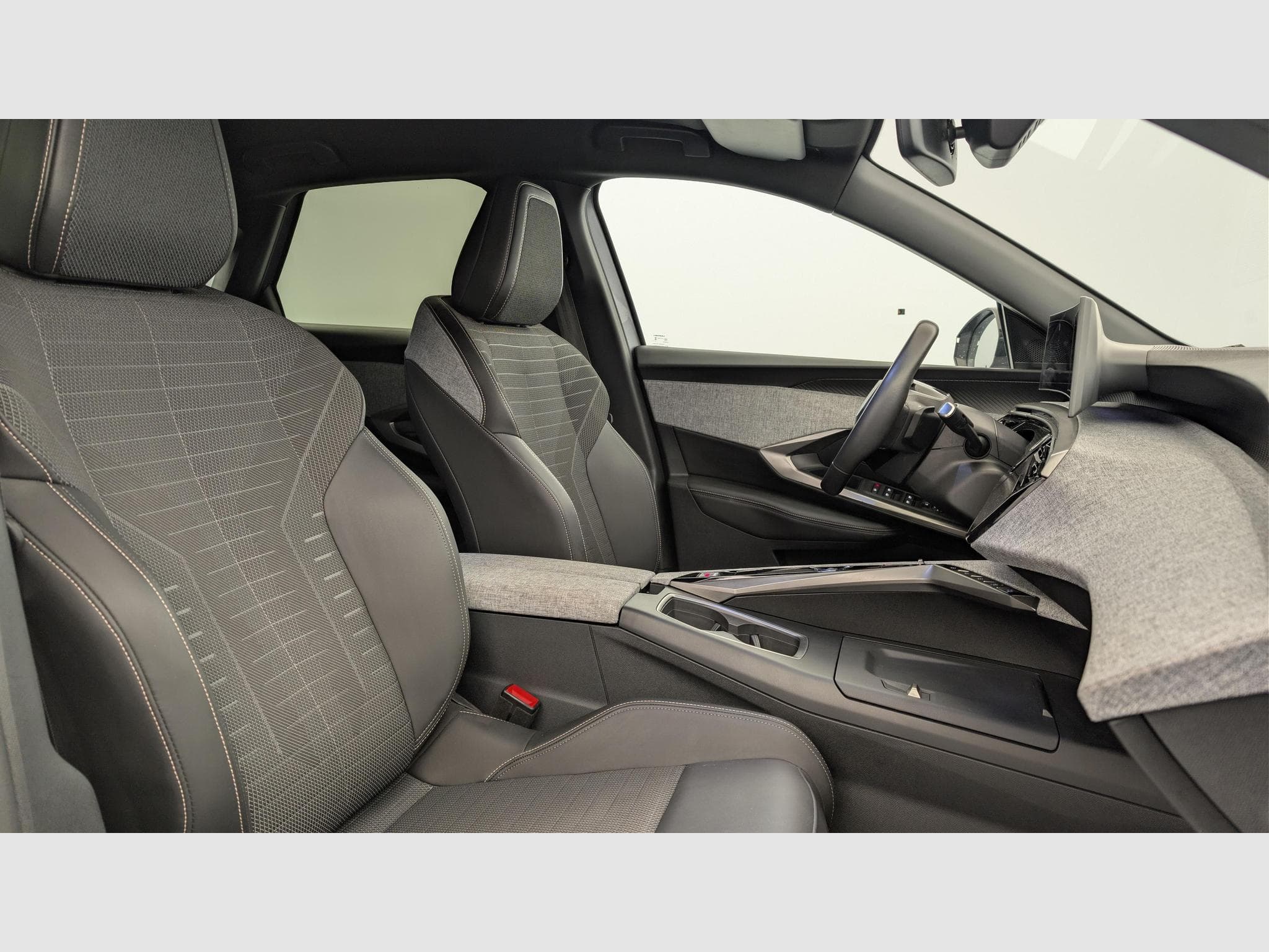 Peugeot 3008 Hybrid 136 e-DCS6 Allure (2024) - Photo 9