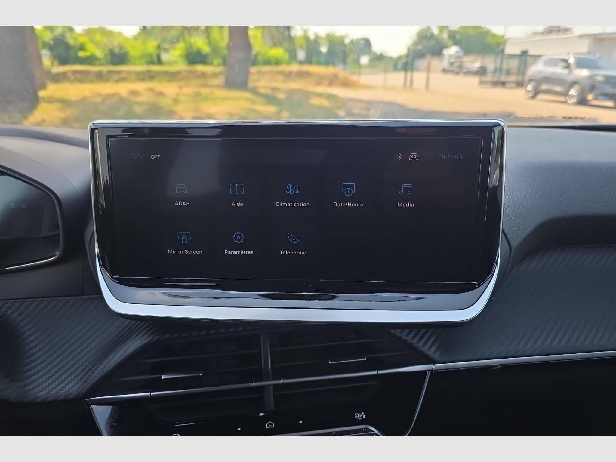 Peugeot 2008 Hybrid 145 e-DCS6 Allure (2026) - Photo 18