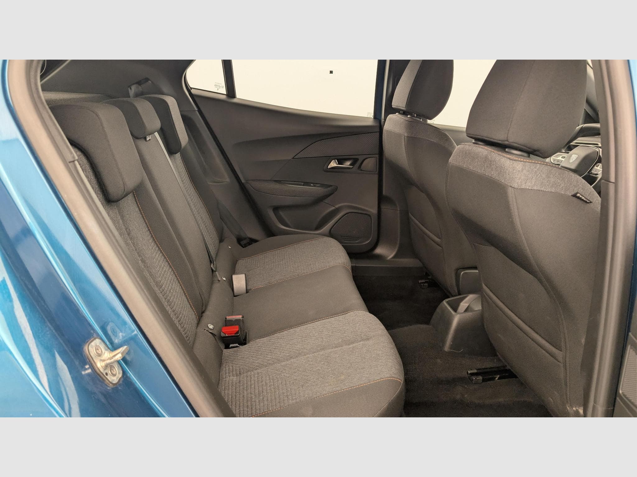Peugeot 2008 Hybrid 145 e-DCS6 Style (2025) - Photo 10