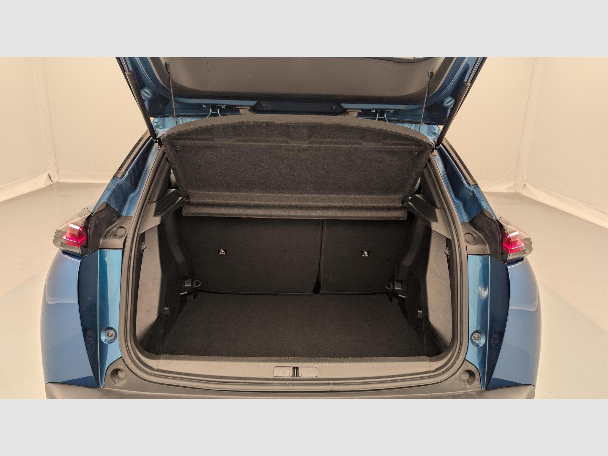Peugeot 2008 Hybrid 145 e-DCS6 Style (2025) - Photo 11