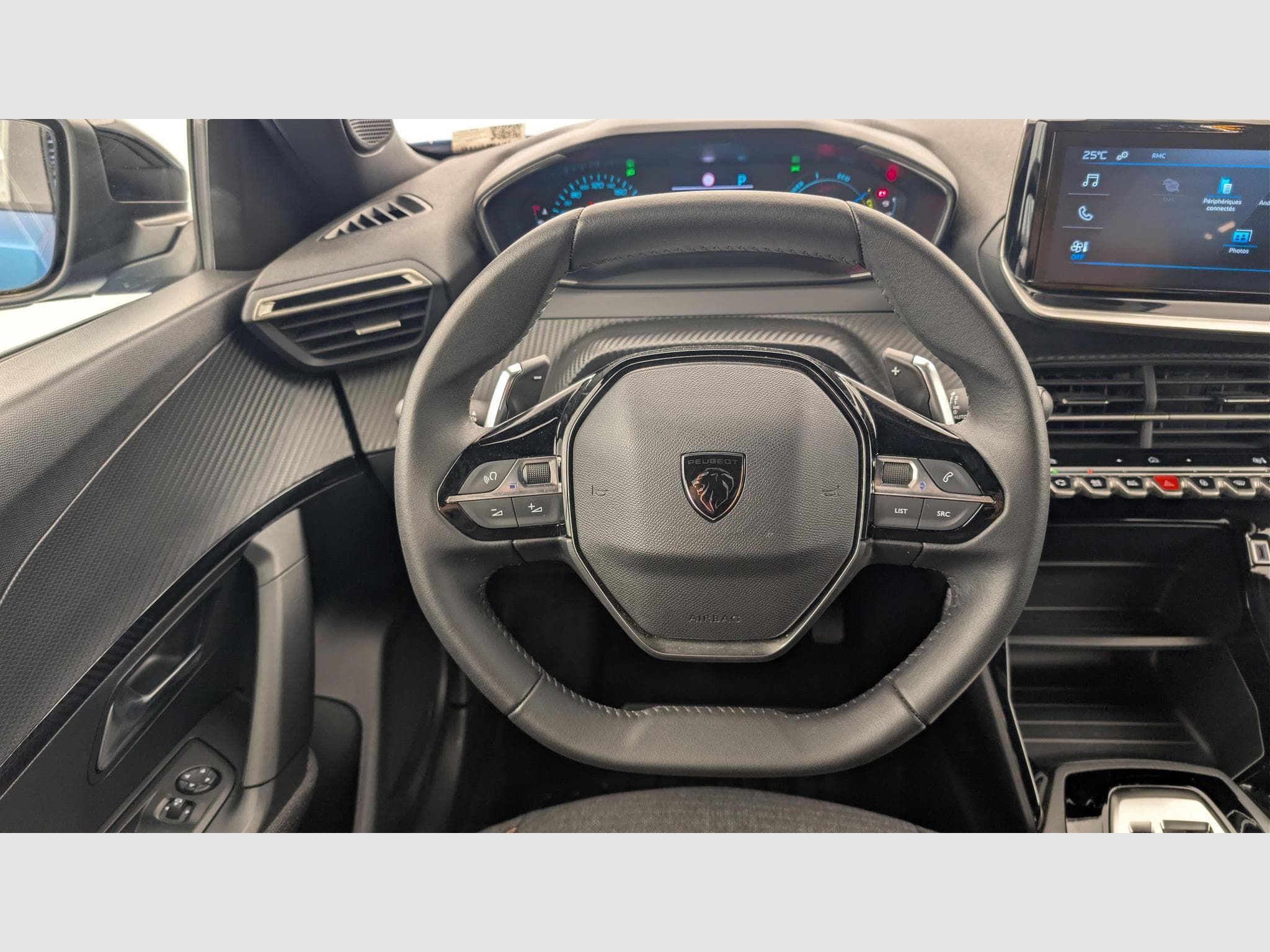 Peugeot 2008 Hybrid 145 e-DCS6 Style (2025) - Photo 14