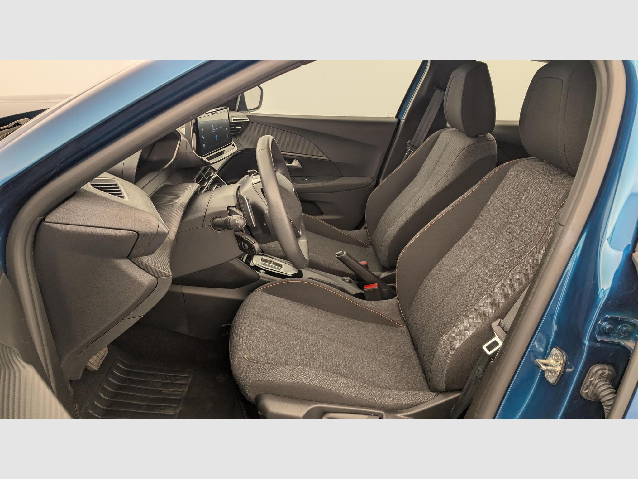 Peugeot 2008 Hybrid 145 e-DCS6 Style (2025) - Photo 16