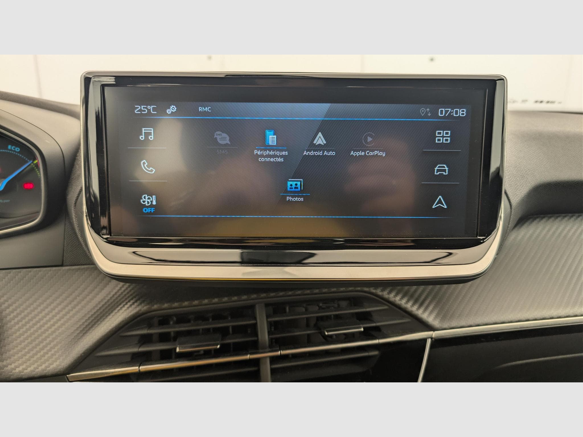 Peugeot 2008 Hybrid 145 e-DCS6 Style (2025) - Photo 17