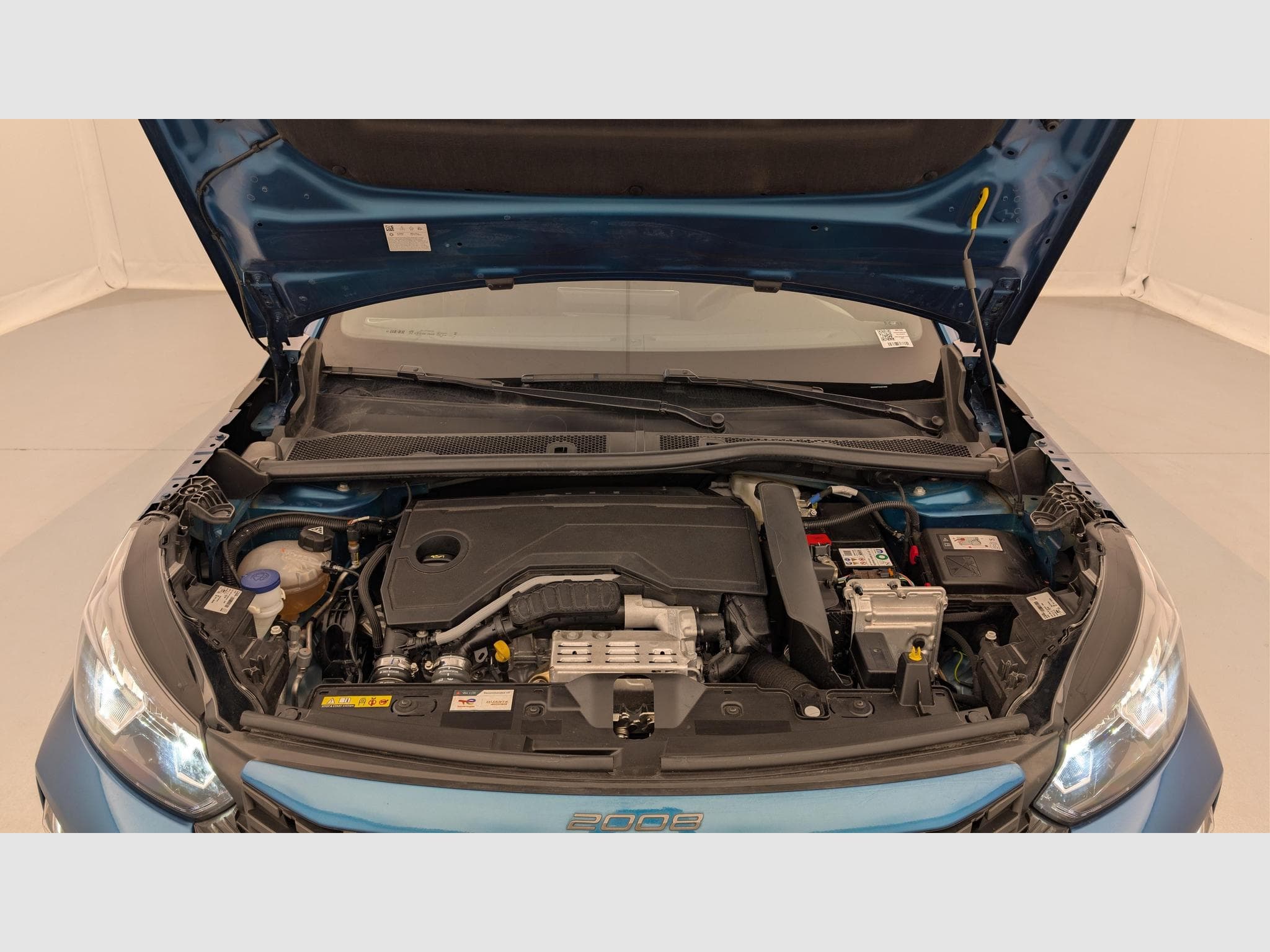 Peugeot 2008 Hybrid 145 e-DCS6 Style (2025) - Photo 19