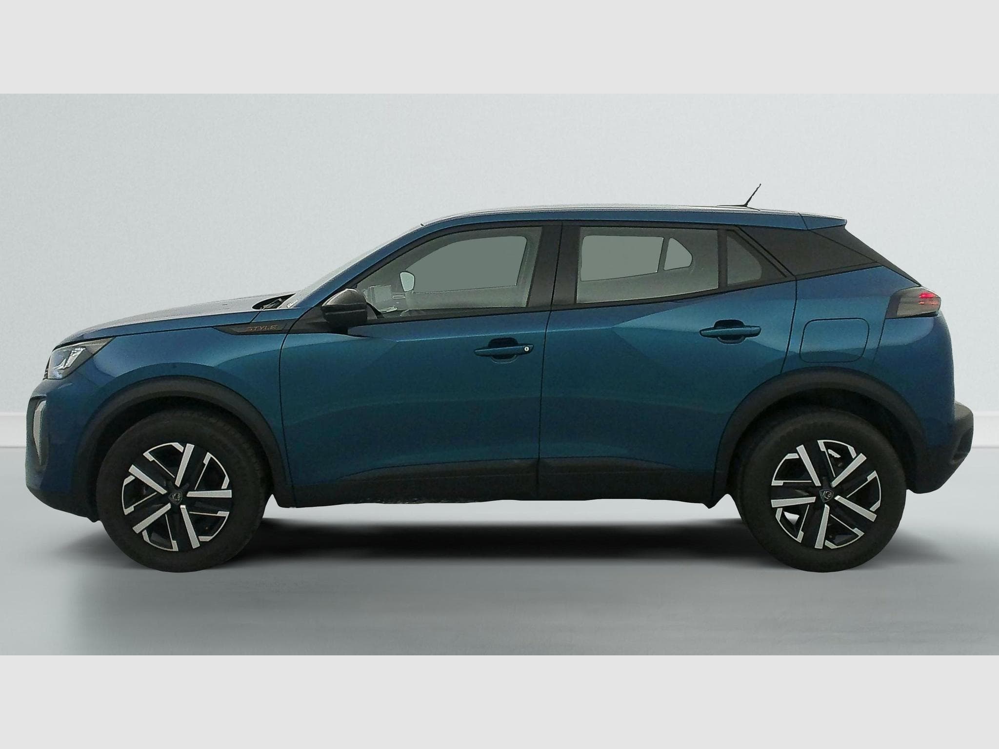 Peugeot 2008 Hybrid 145 e-DCS6 Style (2025) - Photo 4
