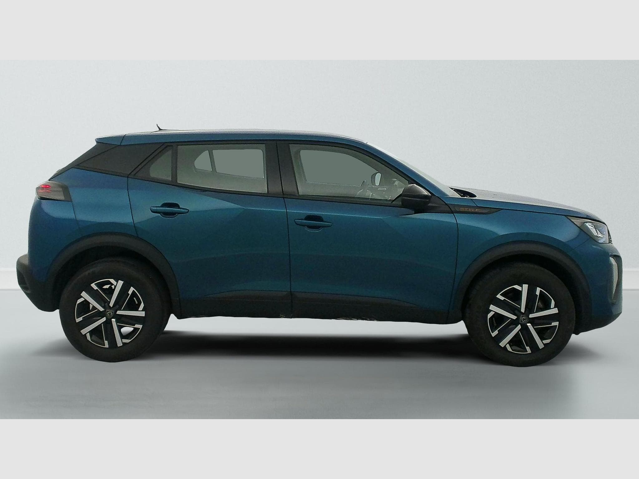 Peugeot 2008 Hybrid 145 e-DCS6 Style (2025) - Photo 8