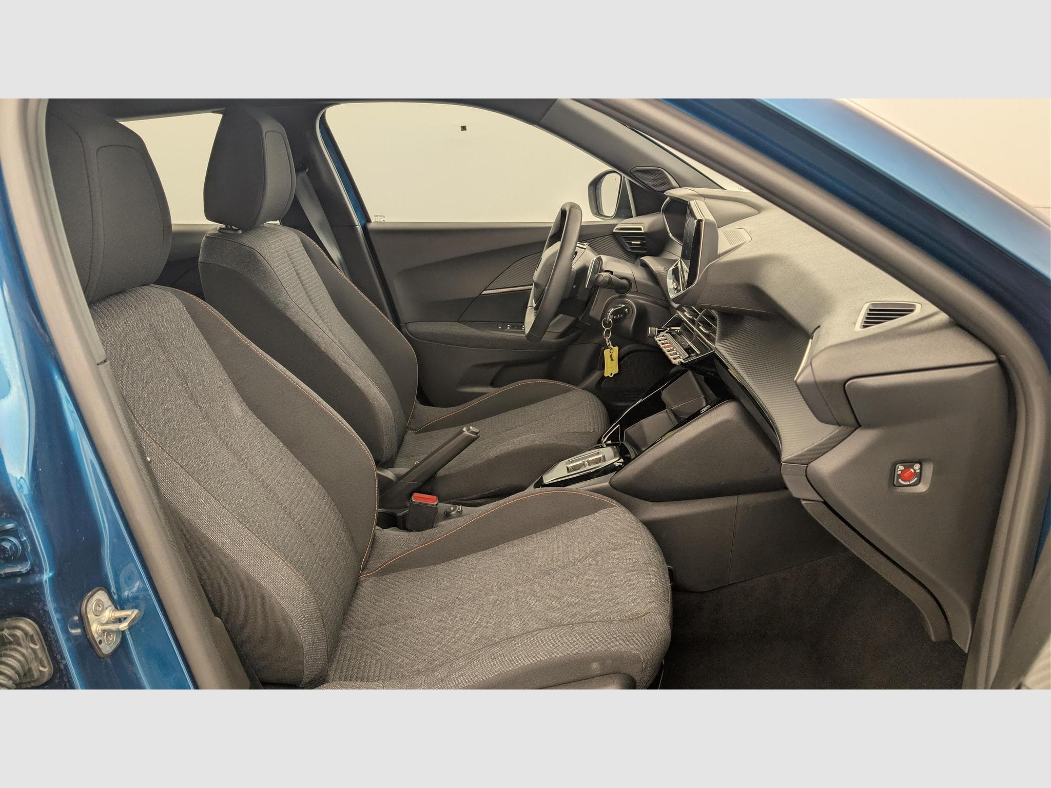 Peugeot 2008 Hybrid 145 e-DCS6 Style (2025) - Photo 9