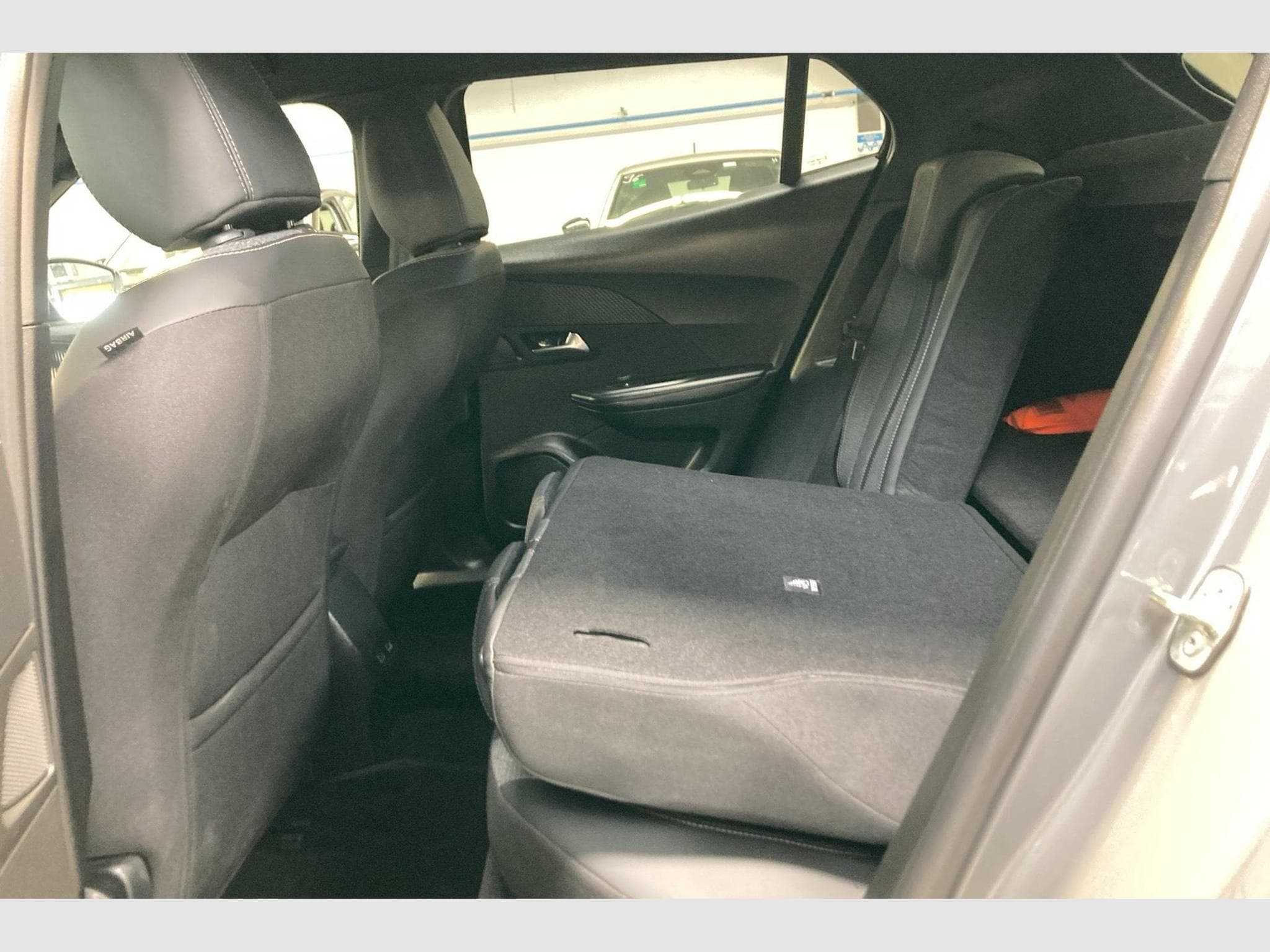 Peugeot 2008 ELECTRIQUE 50 kWh 136 ch Allure (2025) - Photo 10