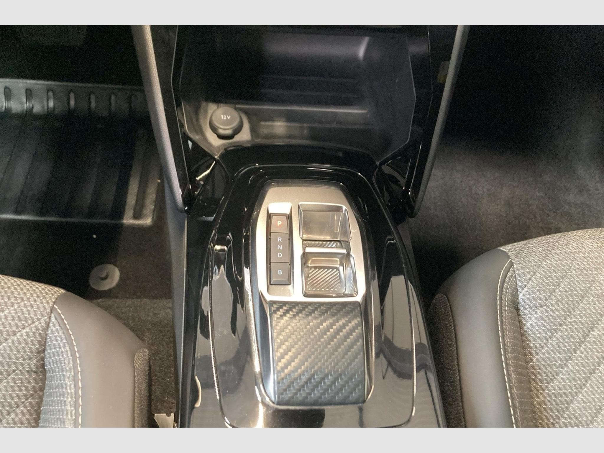 Peugeot 2008 ELECTRIQUE 50 kWh 136 ch Allure (2025) - Photo 16