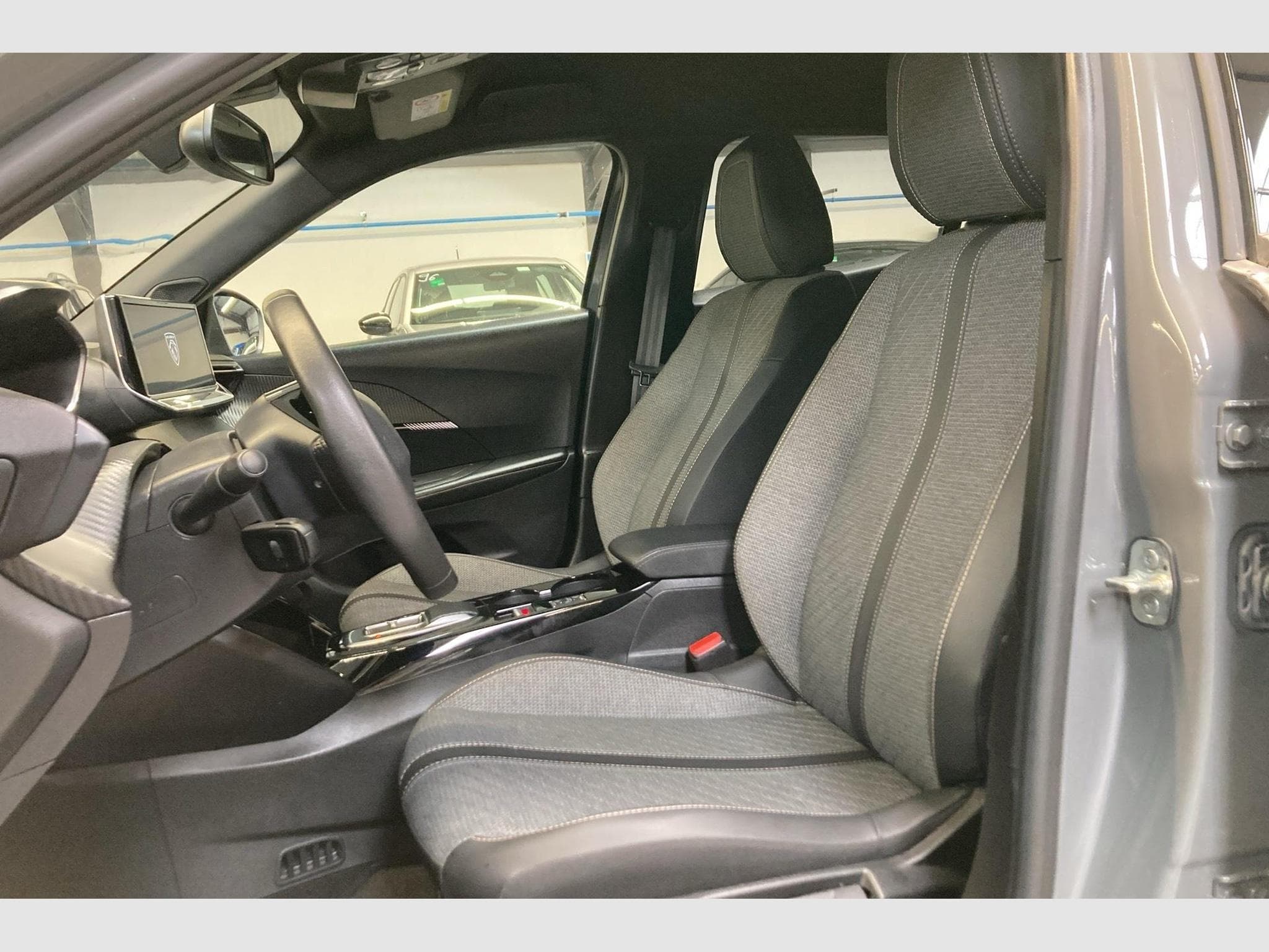 Peugeot 2008 ELECTRIQUE 50 kWh 136 ch Allure (2025) - Photo 9