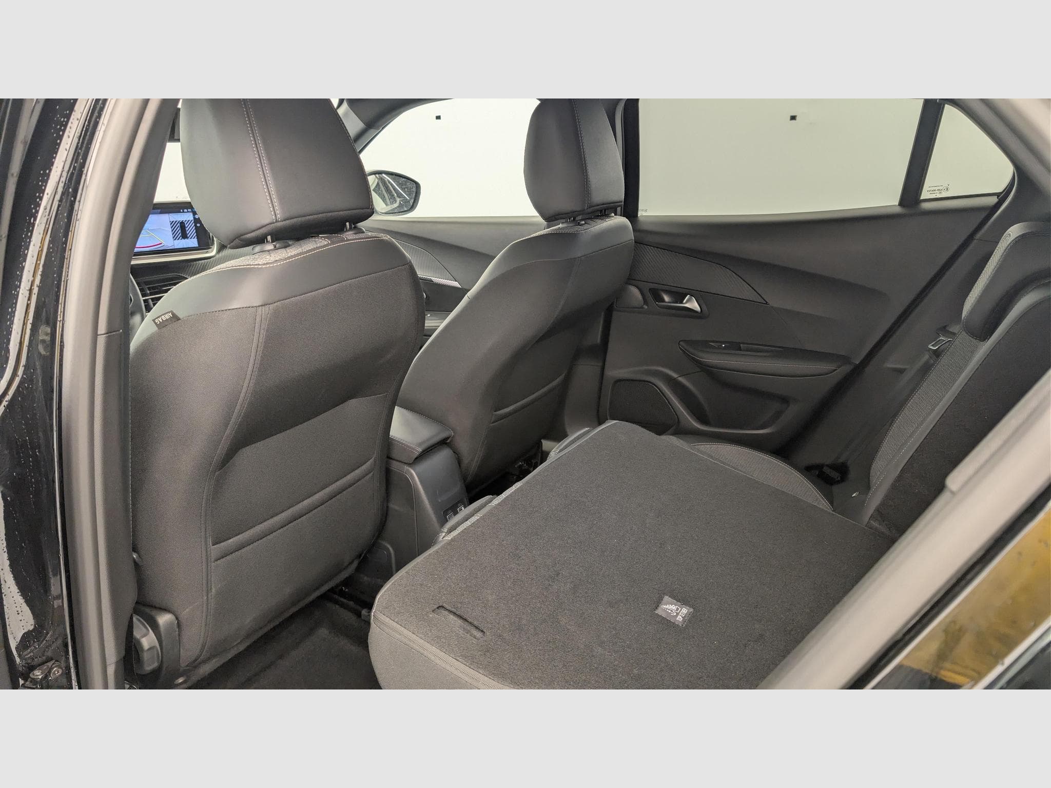 Peugeot 2008 ELECTRIQUE 50 kWh 136 ch Allure (2025) - Photo 12