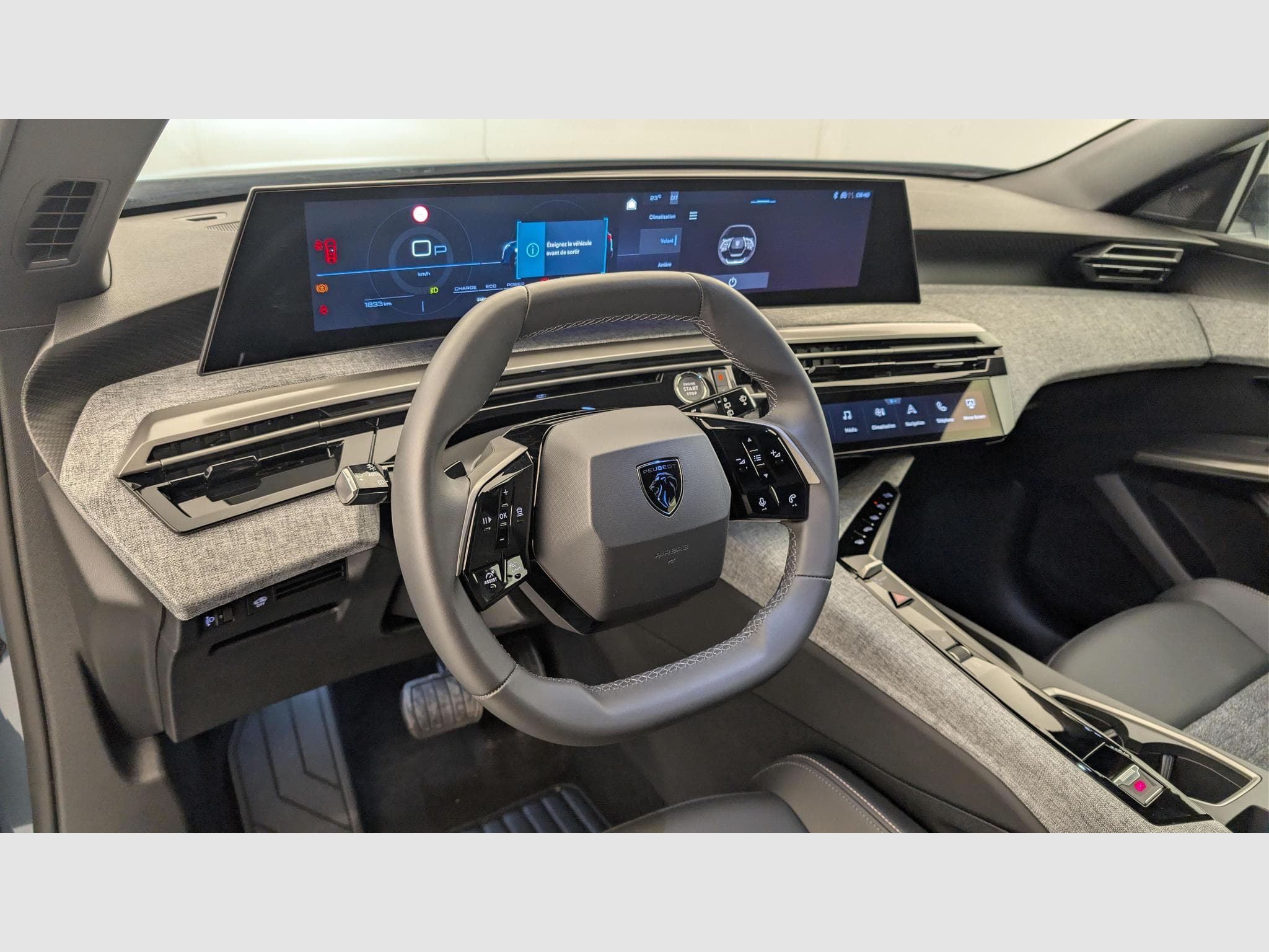 Peugeot 5008 HYBRID 145 CH E-DCS6 ALLURE (2025) - Photo 15