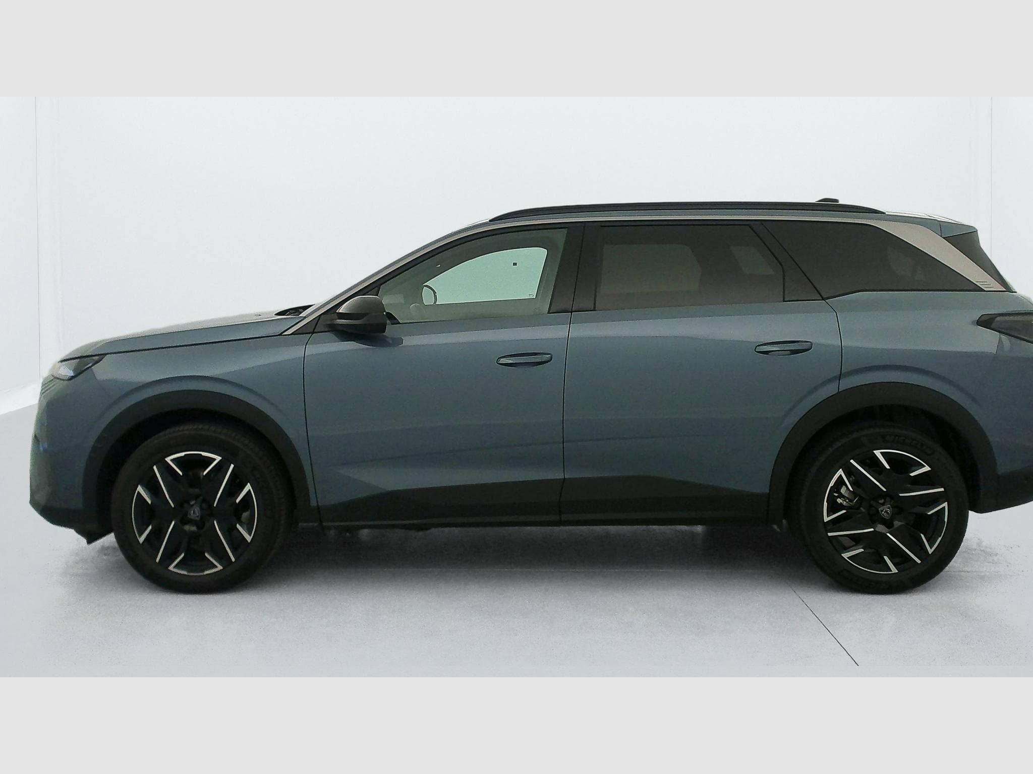 Peugeot 5008 HYBRID 145 CH E-DCS6 ALLURE (2025) - Photo 4