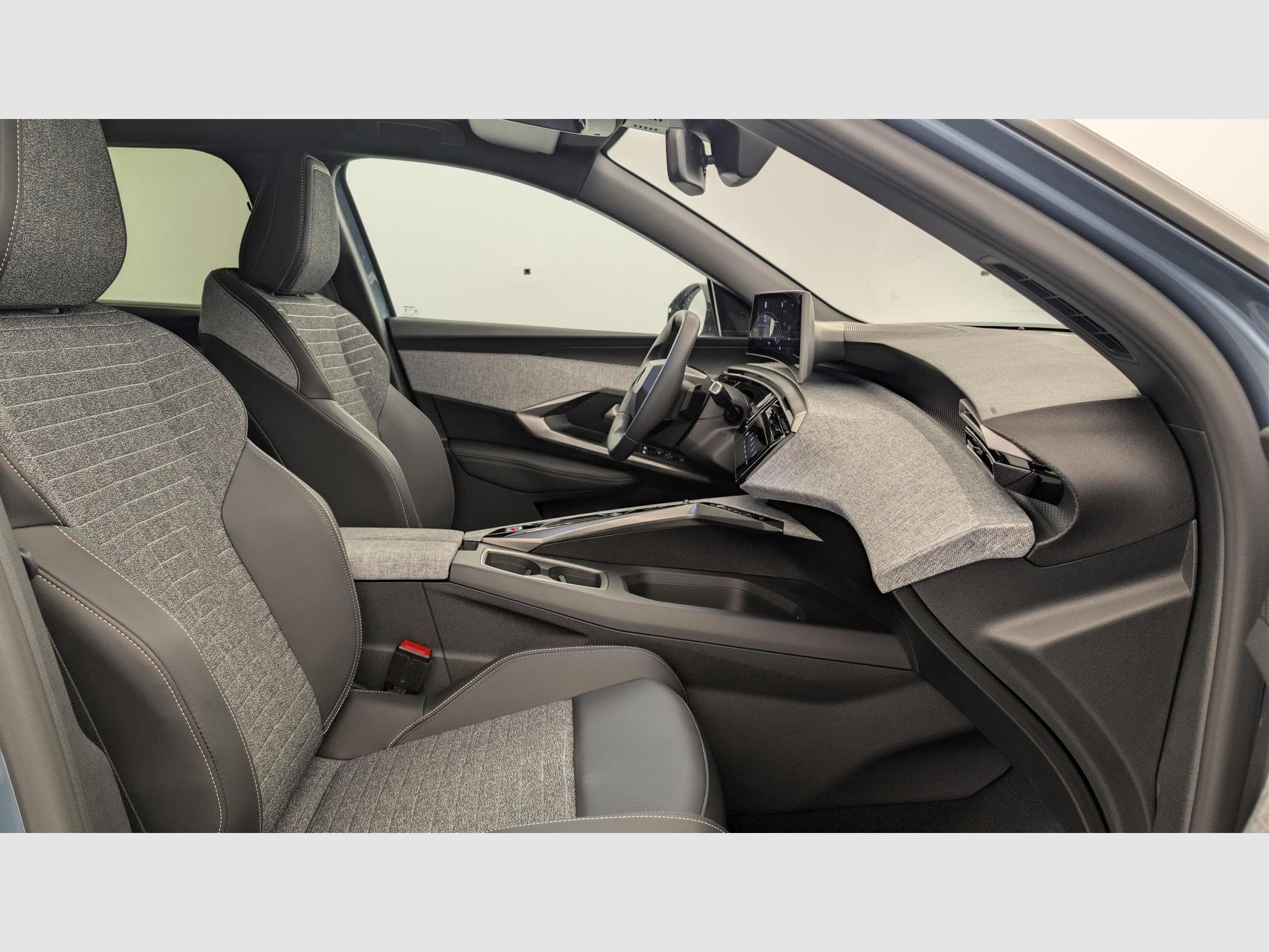 Peugeot 5008 HYBRID 145 CH E-DCS6 ALLURE (2025) - Photo 9