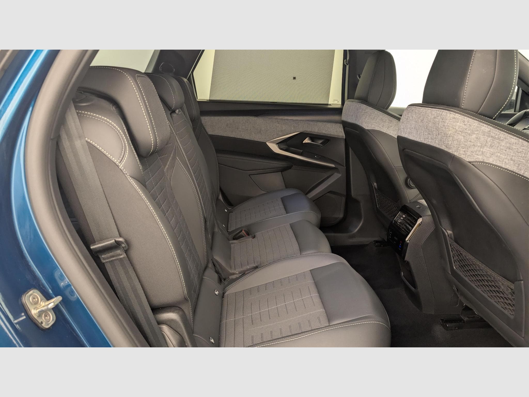 Peugeot 5008 HYBRID 145CH E-DCS6 GT (2025) - Photo 10
