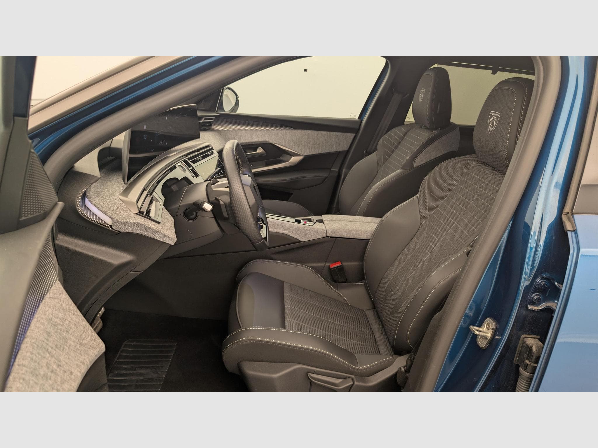 Peugeot 5008 HYBRID 145CH E-DCS6 GT (2025) - Photo 15
