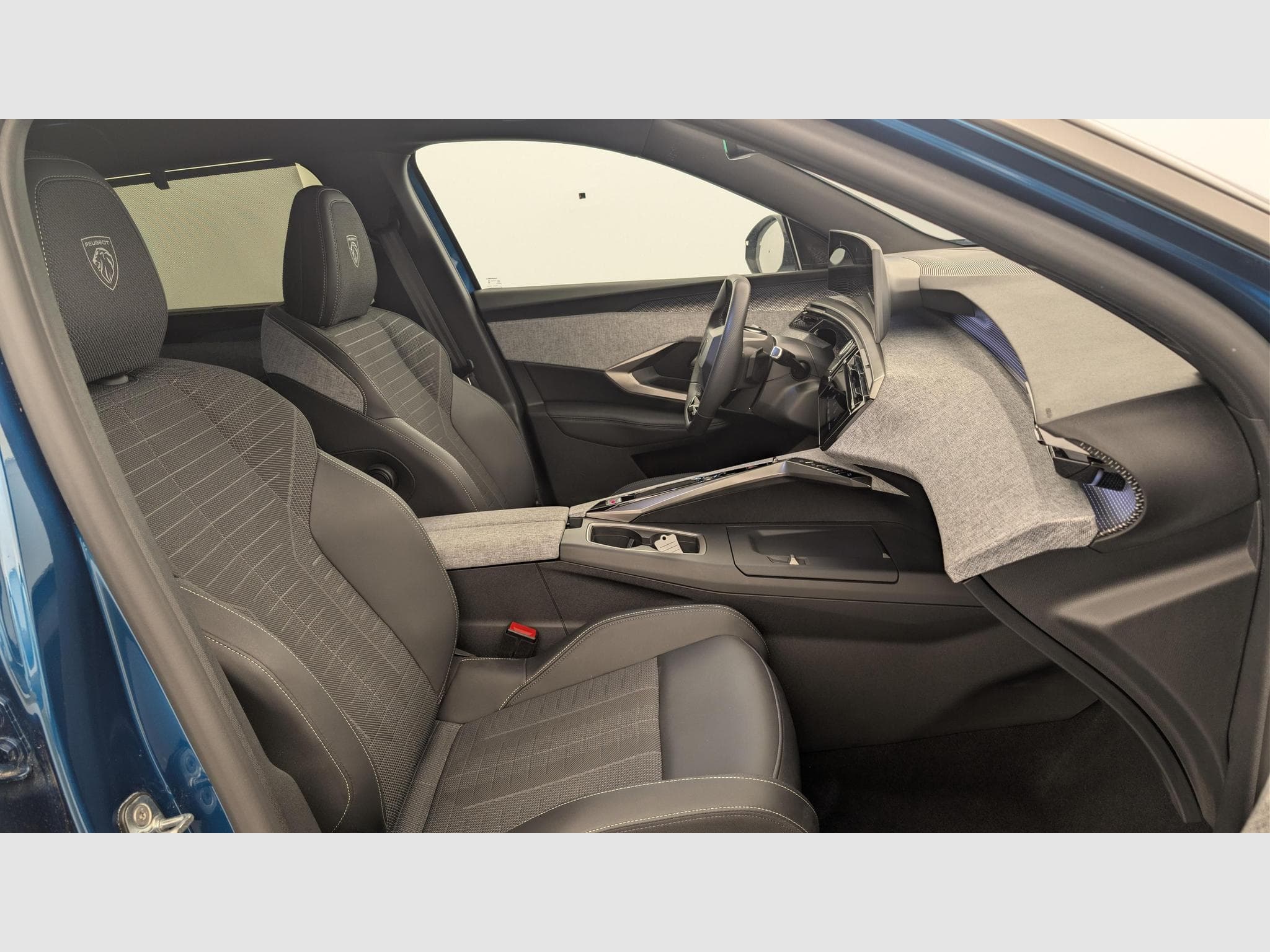 Peugeot 5008 HYBRID 145CH E-DCS6 GT (2025) - Photo 9