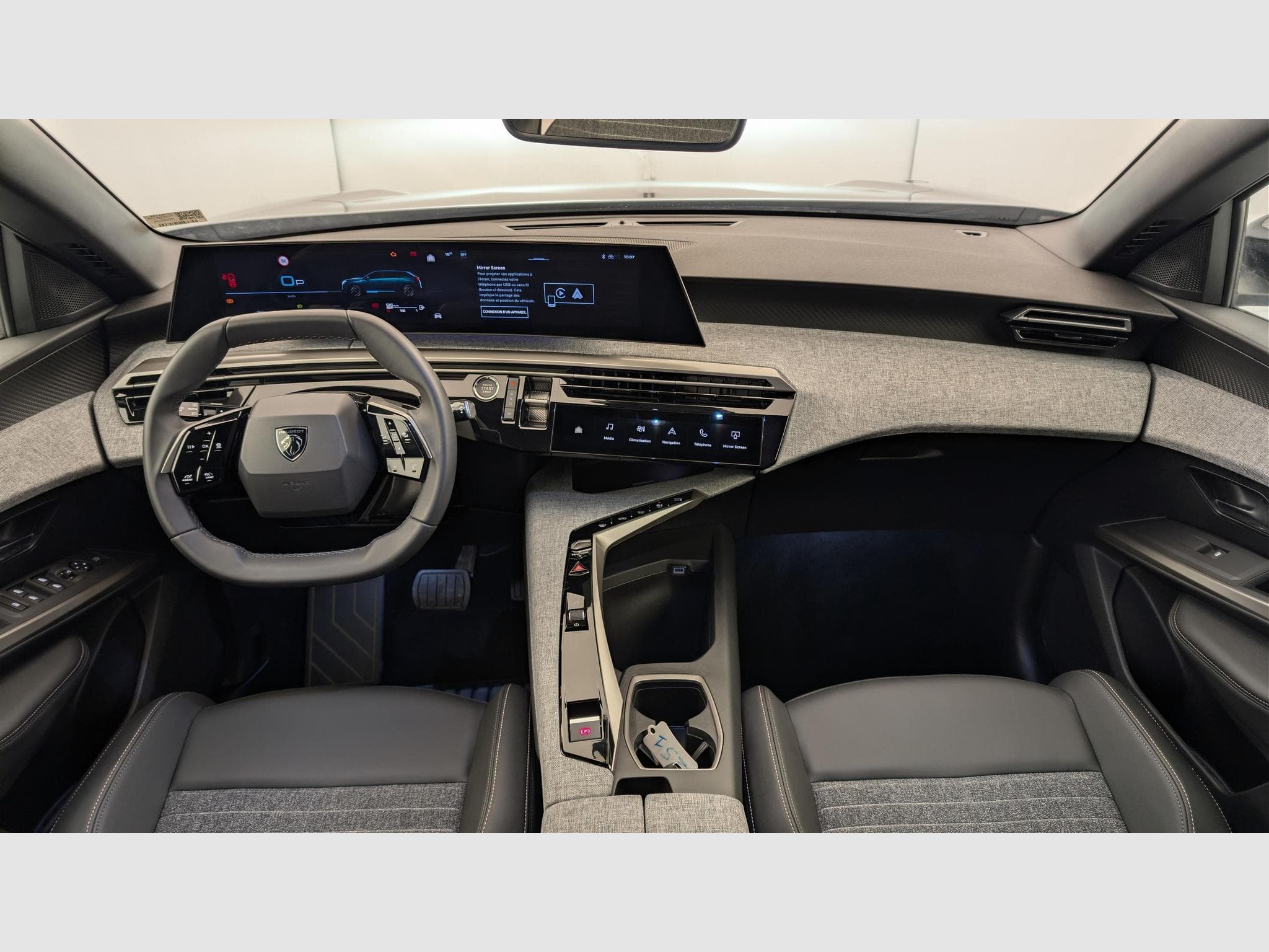 Peugeot 5008 HYBRID 145 CH E-DCS6 ALLURE (2025) - Photo 13