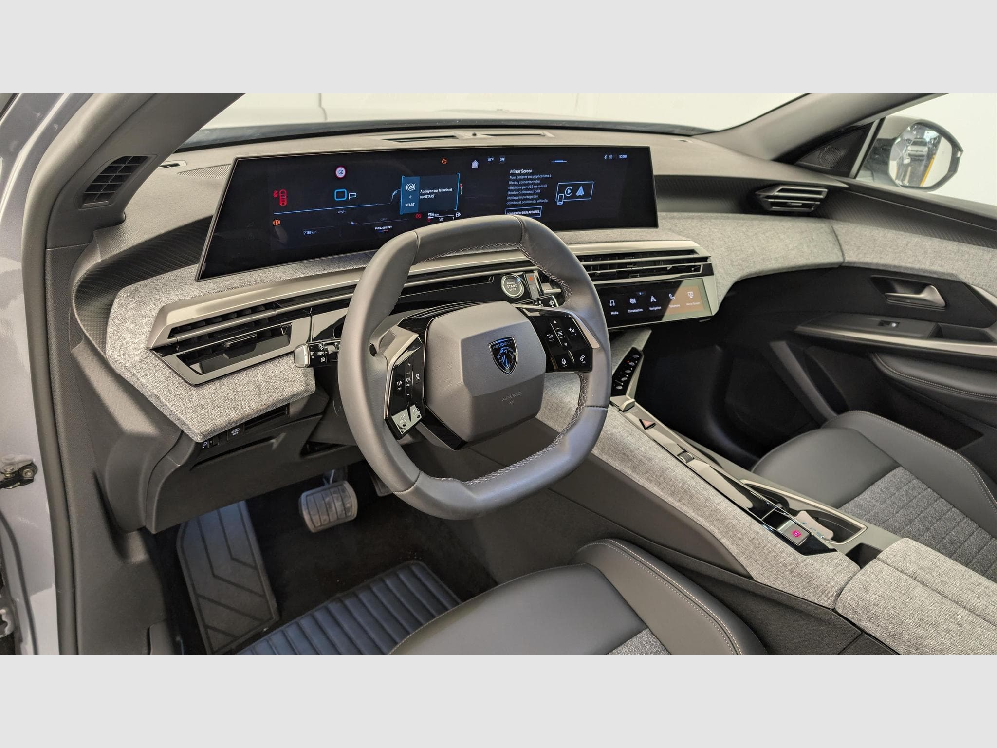 Peugeot 5008 HYBRID 145 CH E-DCS6 ALLURE (2025) - Photo 15