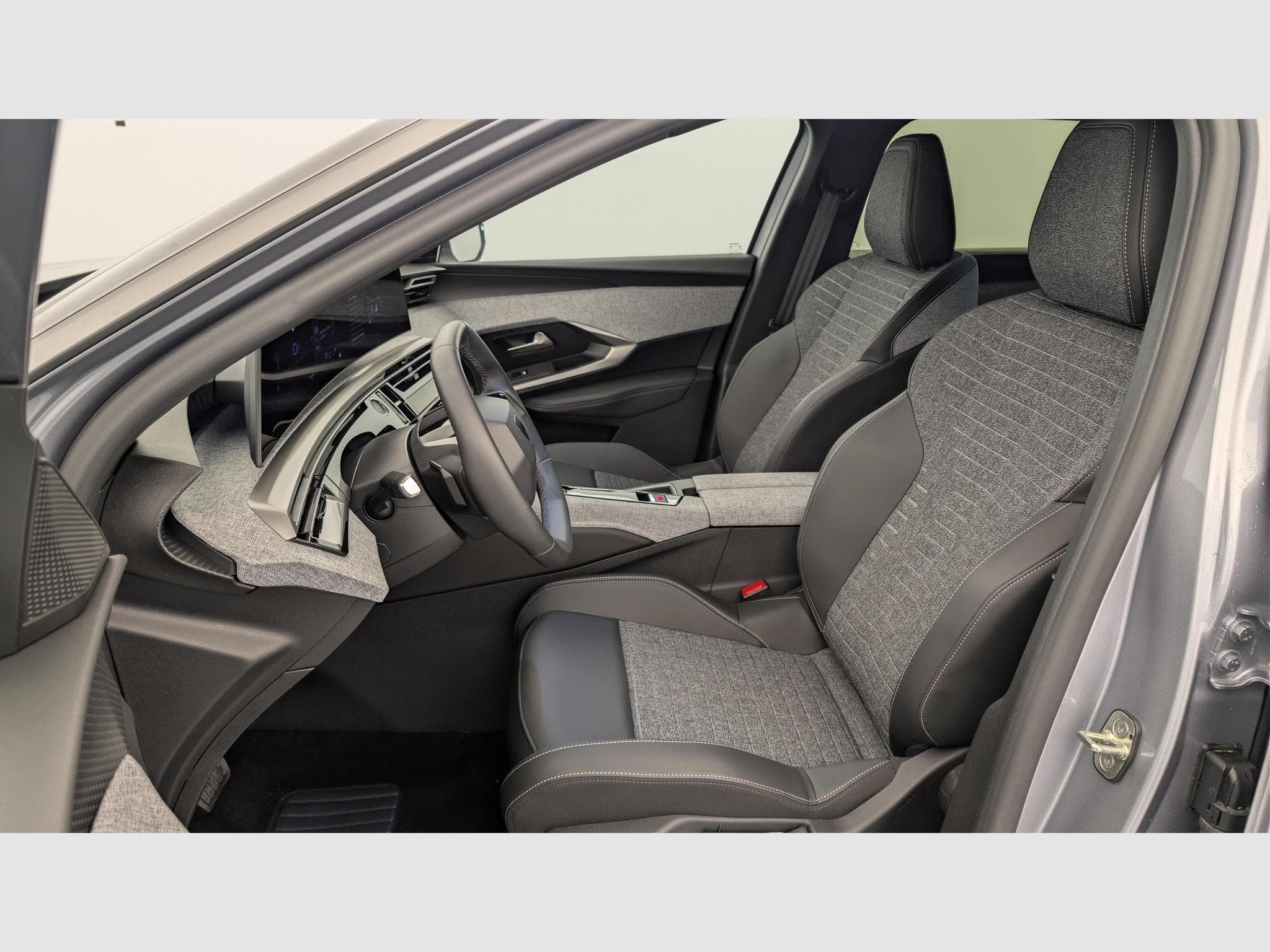 Peugeot 5008 HYBRID 145 CH E-DCS6 ALLURE (2025) - Photo 16