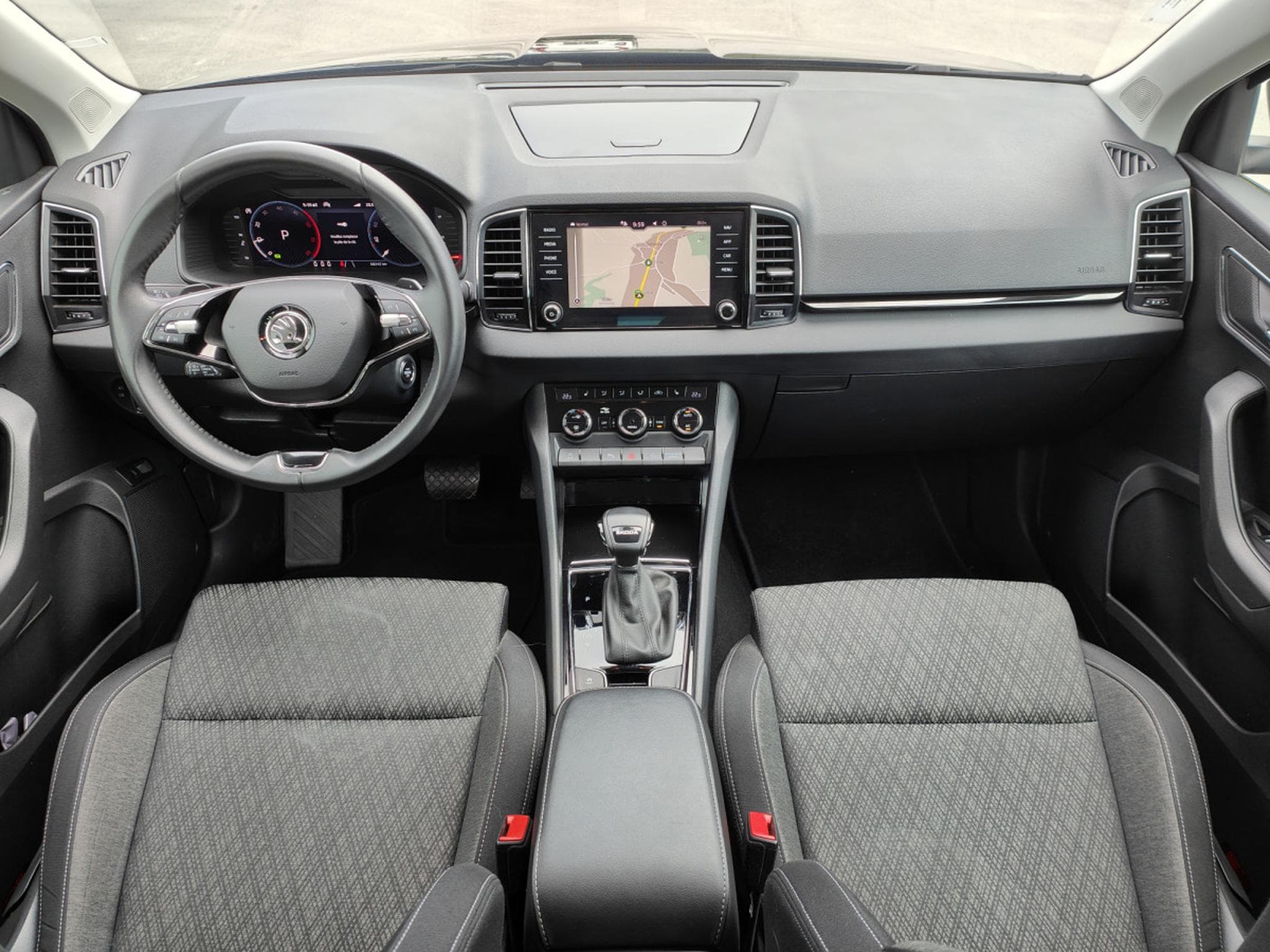 Skoda Karoq 2.0 TDI DSG CARPLAY GPS CAMERA ATTELAGE (2023) - Foto 12