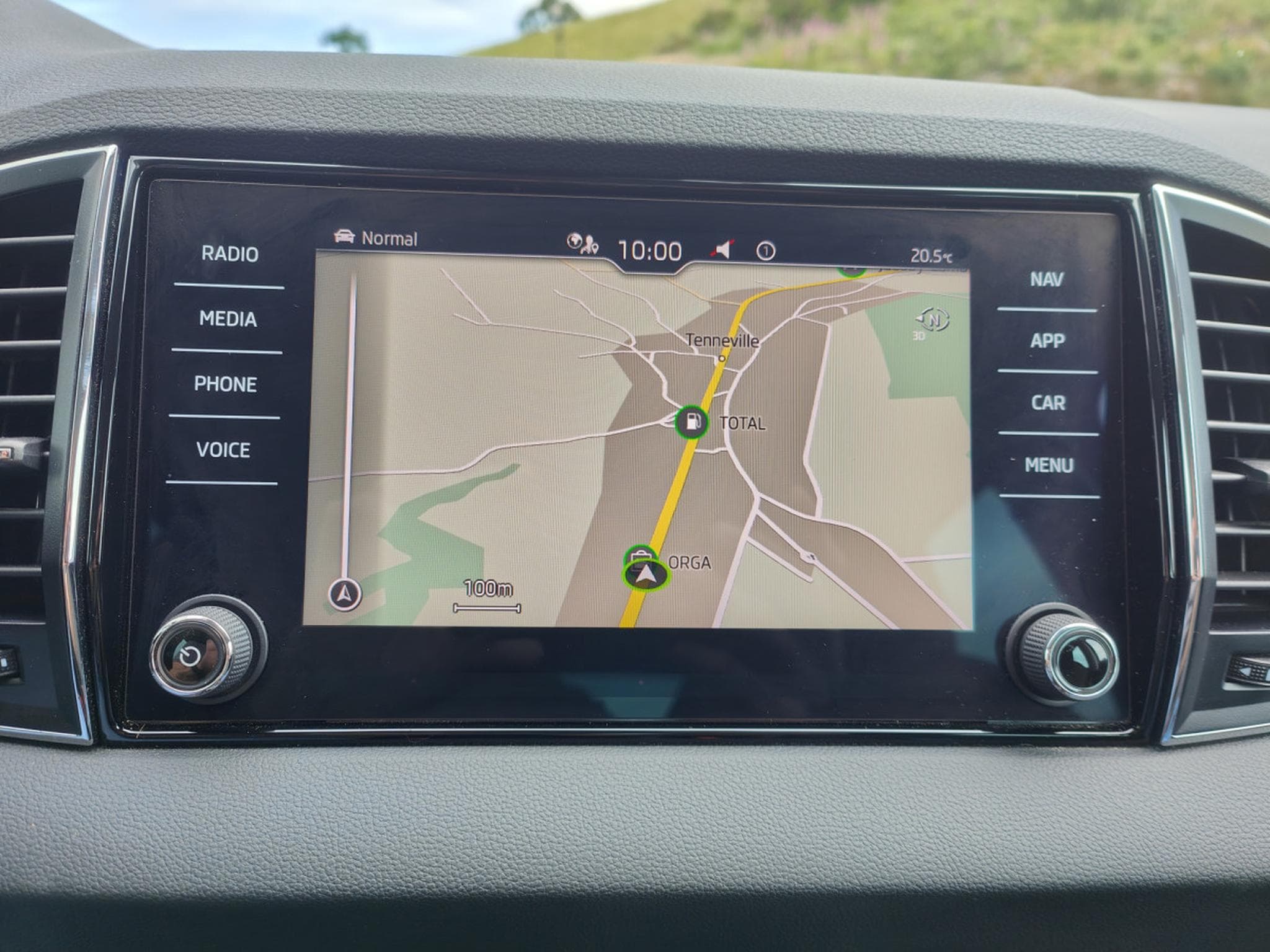Skoda Karoq 2.0 TDI DSG CARPLAY GPS CAMERA ATTELAGE (2023) - Foto 17