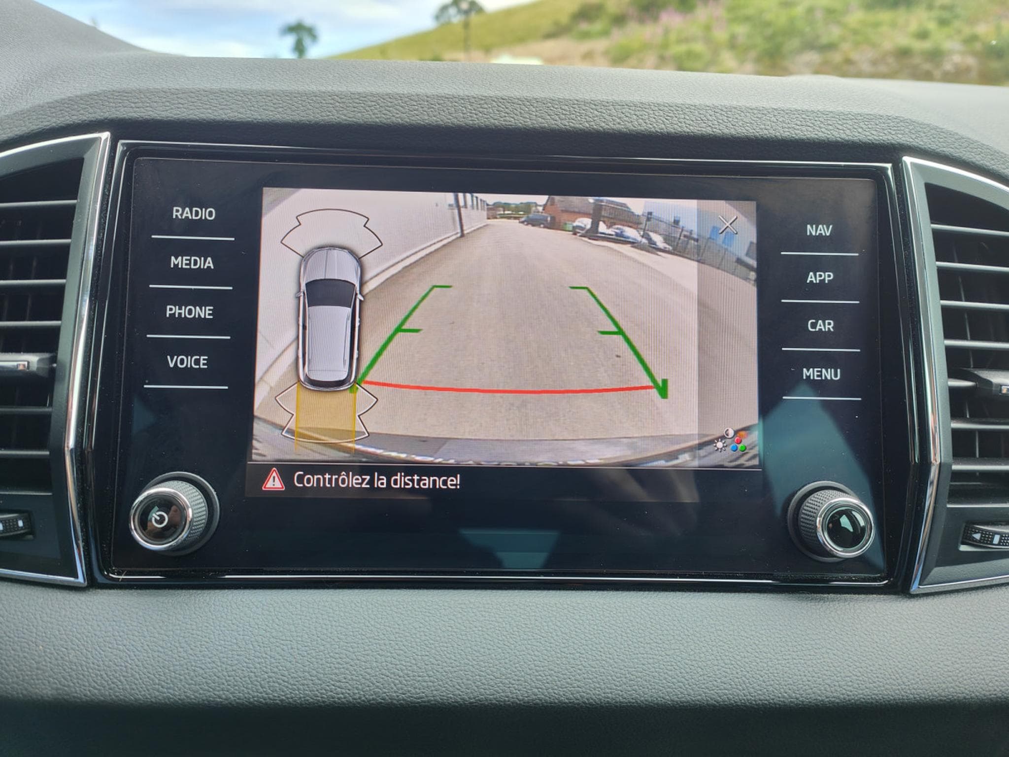 Skoda Karoq 2.0 TDI DSG CARPLAY GPS CAMERA ATTELAGE (2023) - Foto 18