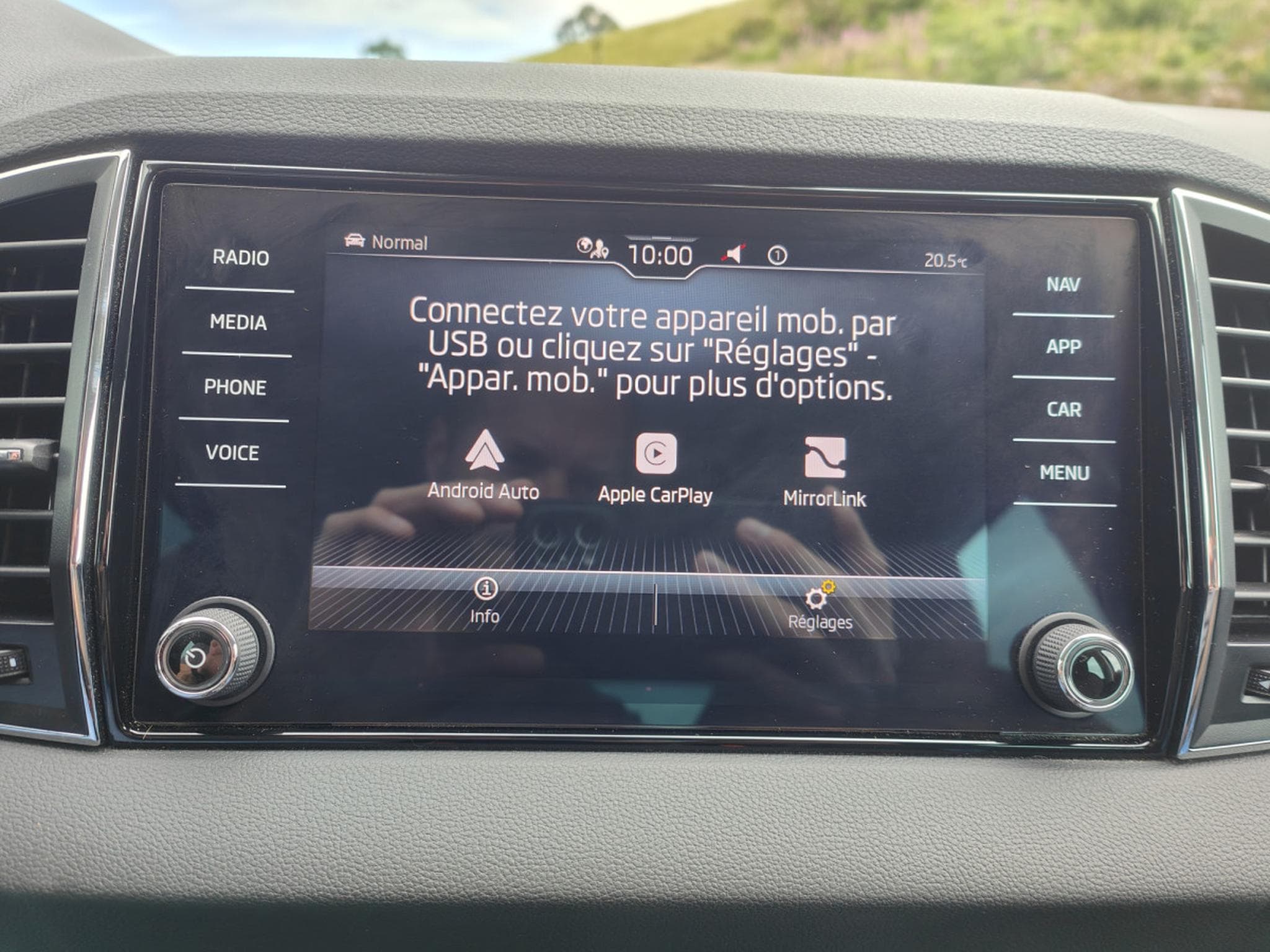 Skoda Karoq 2.0 TDI DSG CARPLAY GPS CAMERA ATTELAGE (2023) - Foto 19