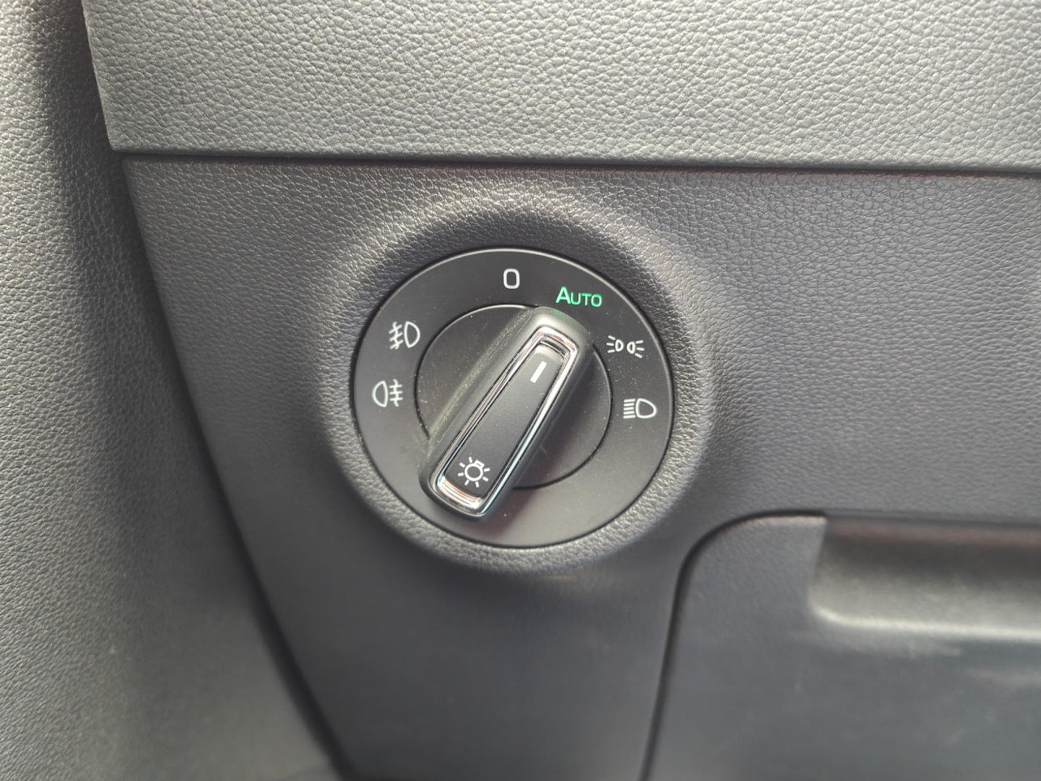 Skoda Karoq 2.0 TDI DSG CARPLAY GPS CAMERA ATTELAGE (2023) - Foto 23