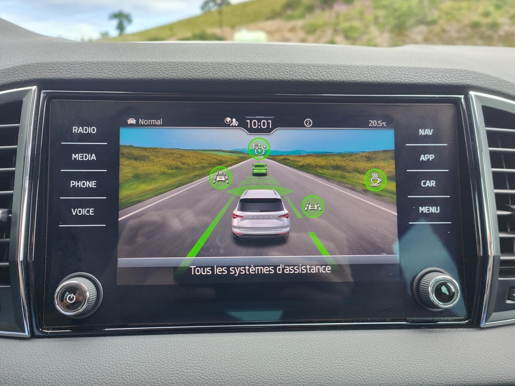 Skoda Karoq 2.0 TDI DSG CARPLAY GPS CAMERA ATTELAGE (2023) - Foto 25