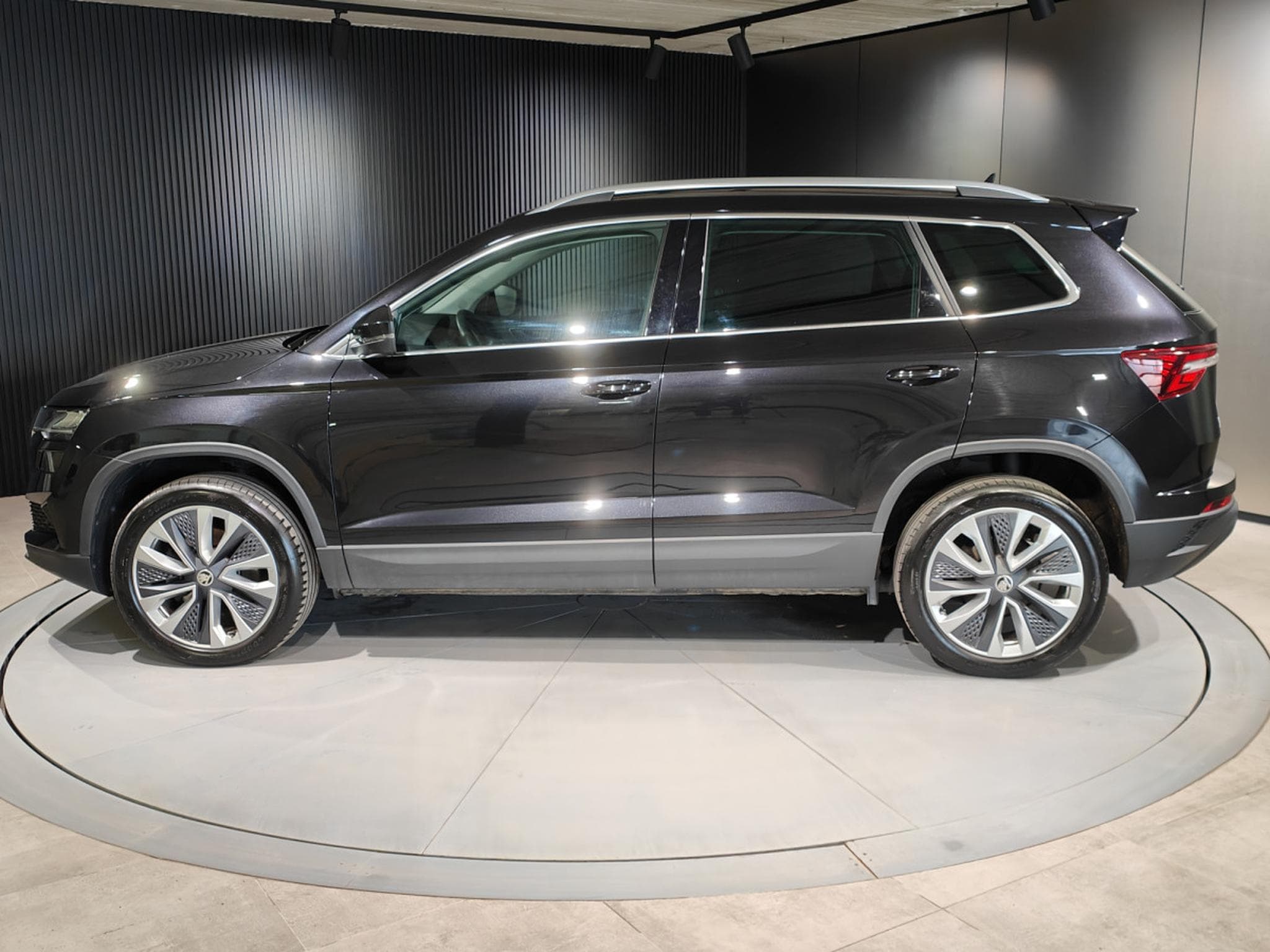 Skoda Karoq 2.0 TDI DSG CARPLAY GPS CAMERA ATTELAGE (2023) - Foto 5