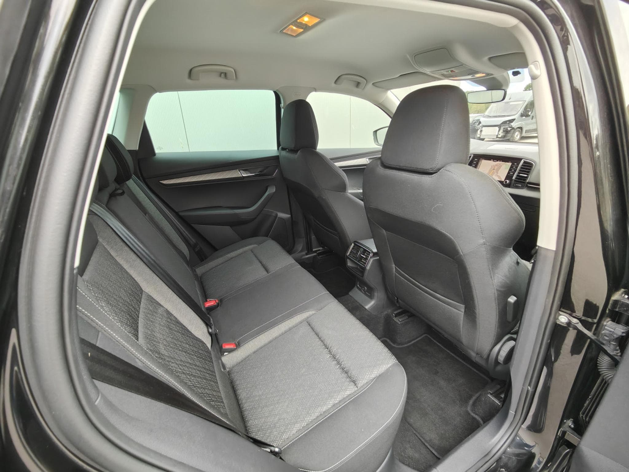 Skoda Karoq 2.0 TDI DSG CARPLAY GPS CAMERA ATTELAGE (2023) - Foto 8