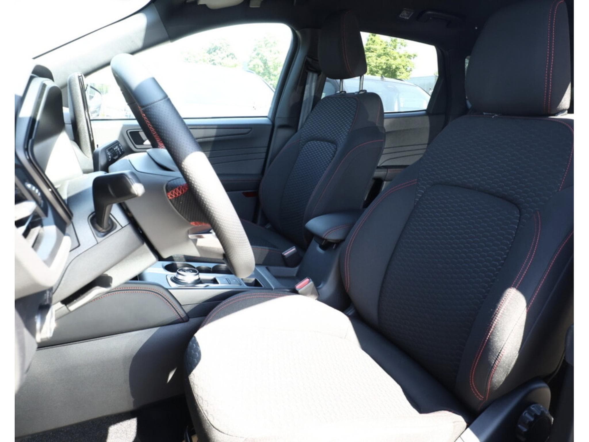 Ford Kuga ST-LINE FHEV Automatique 180 cv (2025) - Photo 5