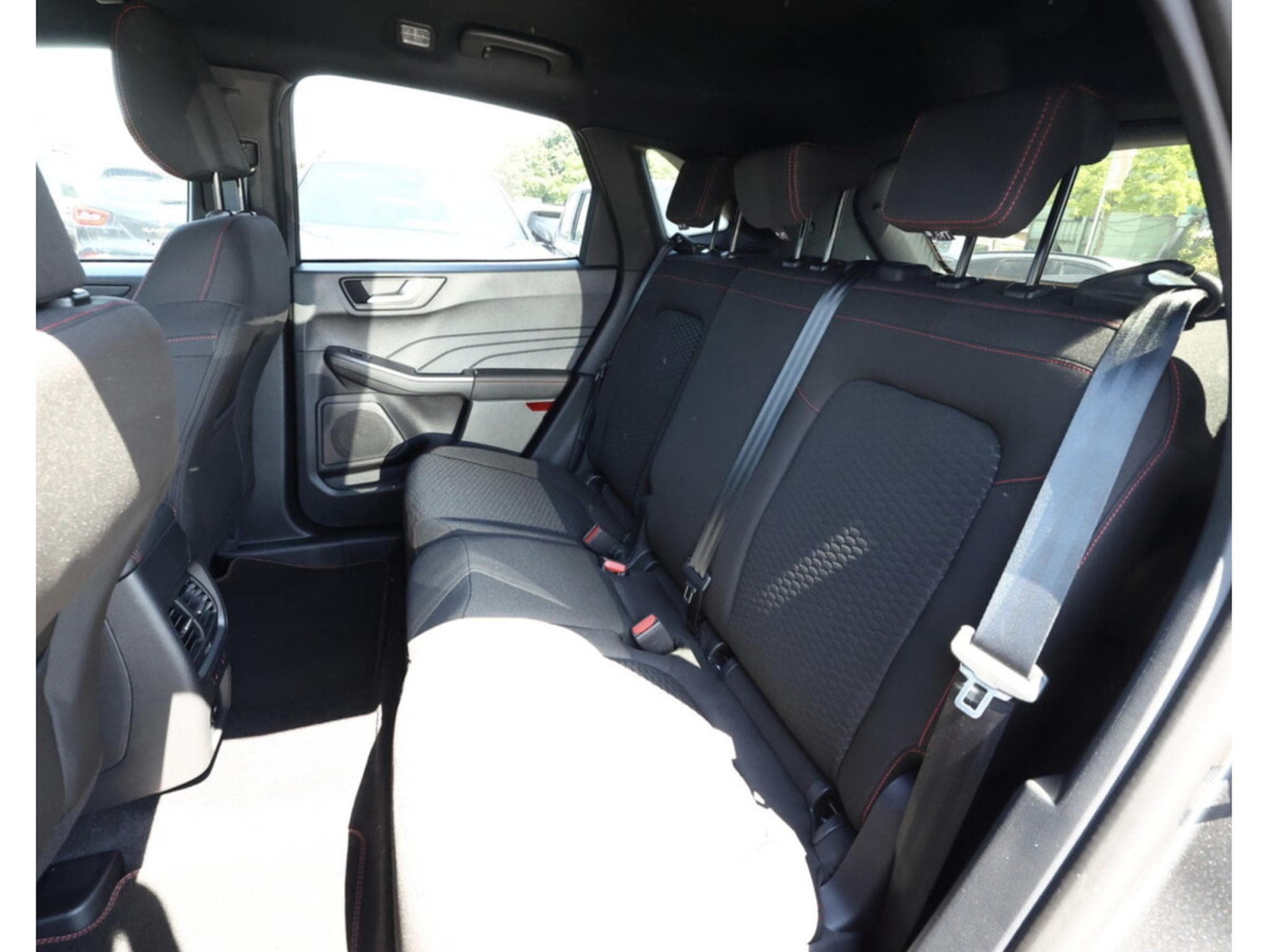 Ford Kuga ST-LINE FHEV Automatique 180 cv (2025) - Photo 8