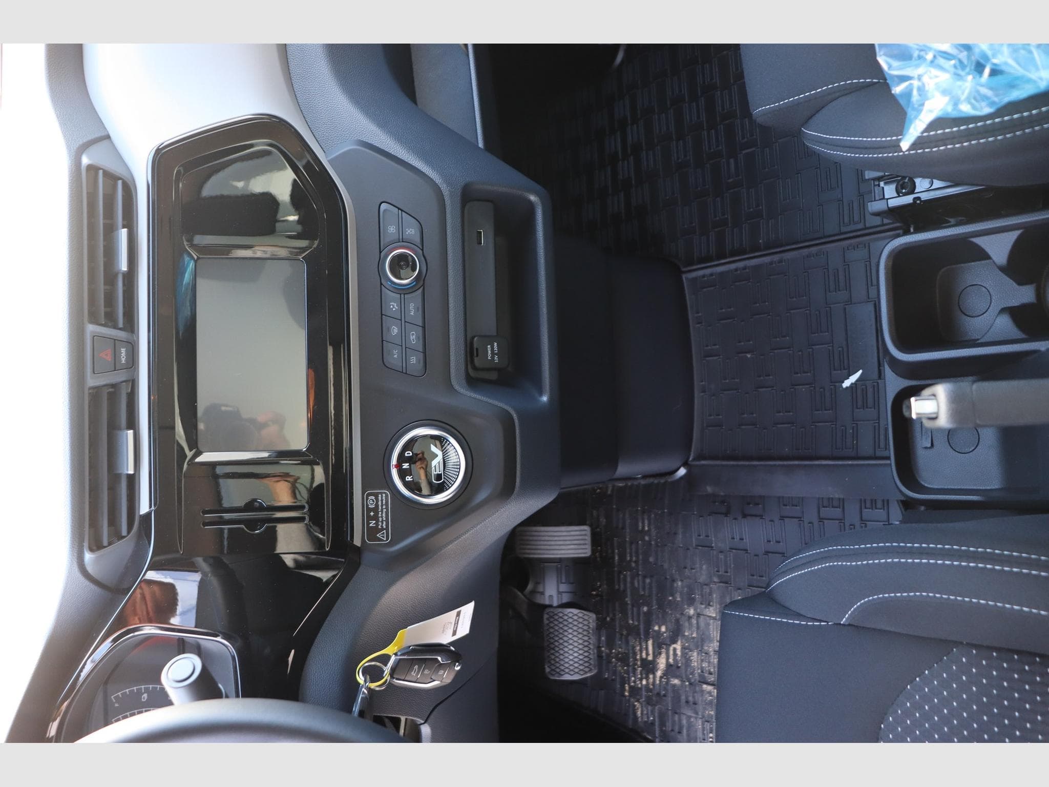 Maxus eDeliver 3 Long Wheel Base (2025) - Photo 10