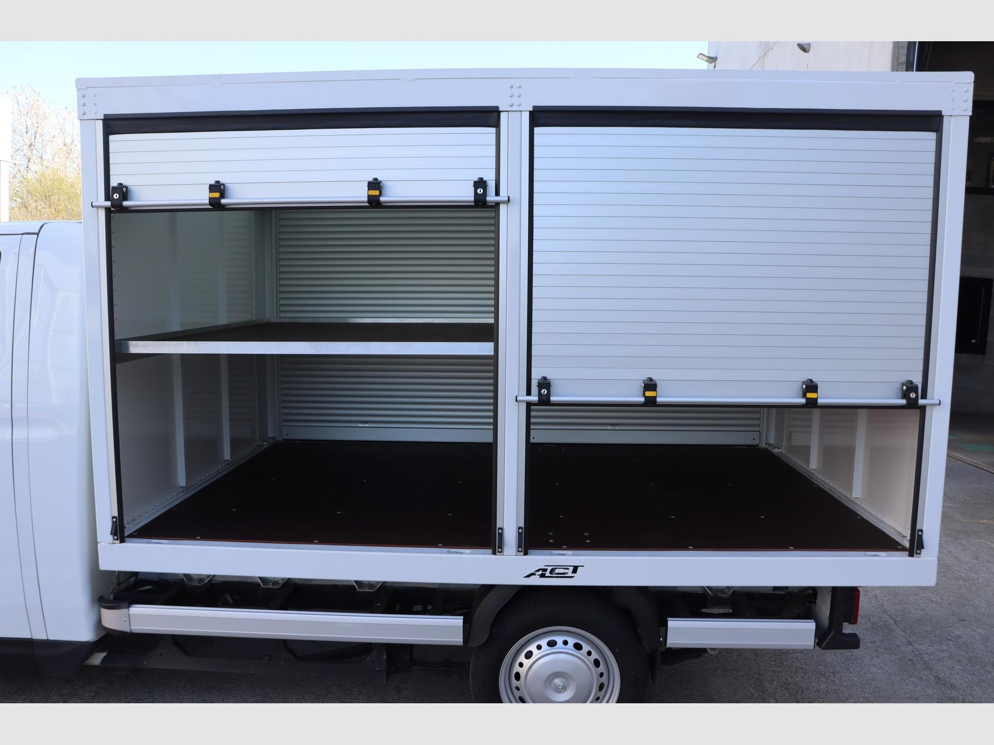 Maxus eDeliver 3 Long Wheel Base (2025) - Photo 12